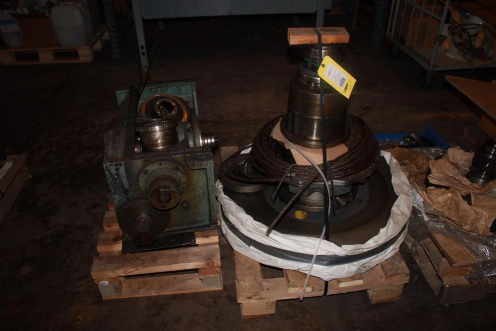 LOT: R900 55 in. Transfer - (2) Shafts & Gears on (4) Pallets