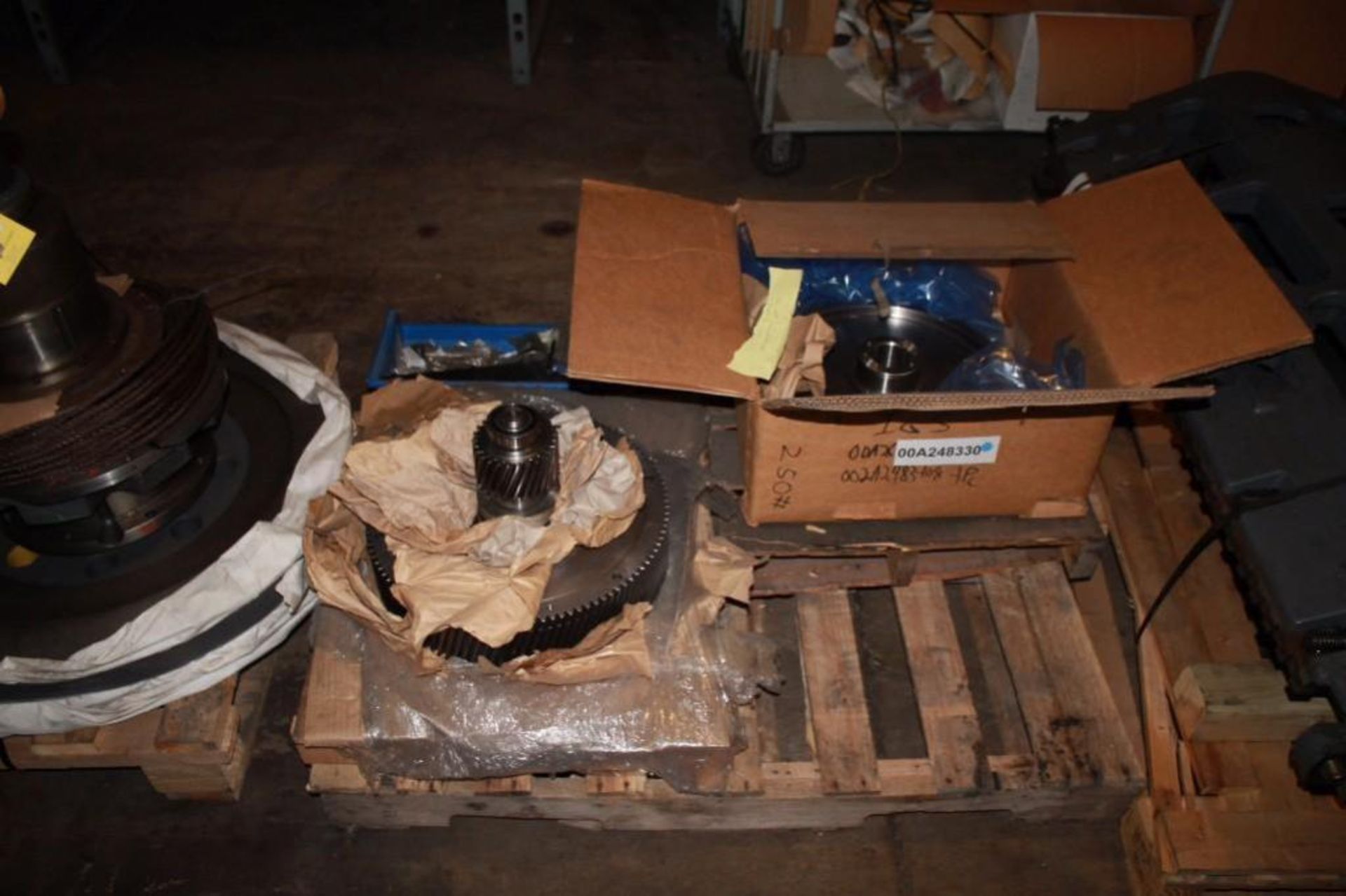 LOT: R900 55 in. Transfer - (2) Shafts & Gears on (4) Pallets - Image 2 of 3