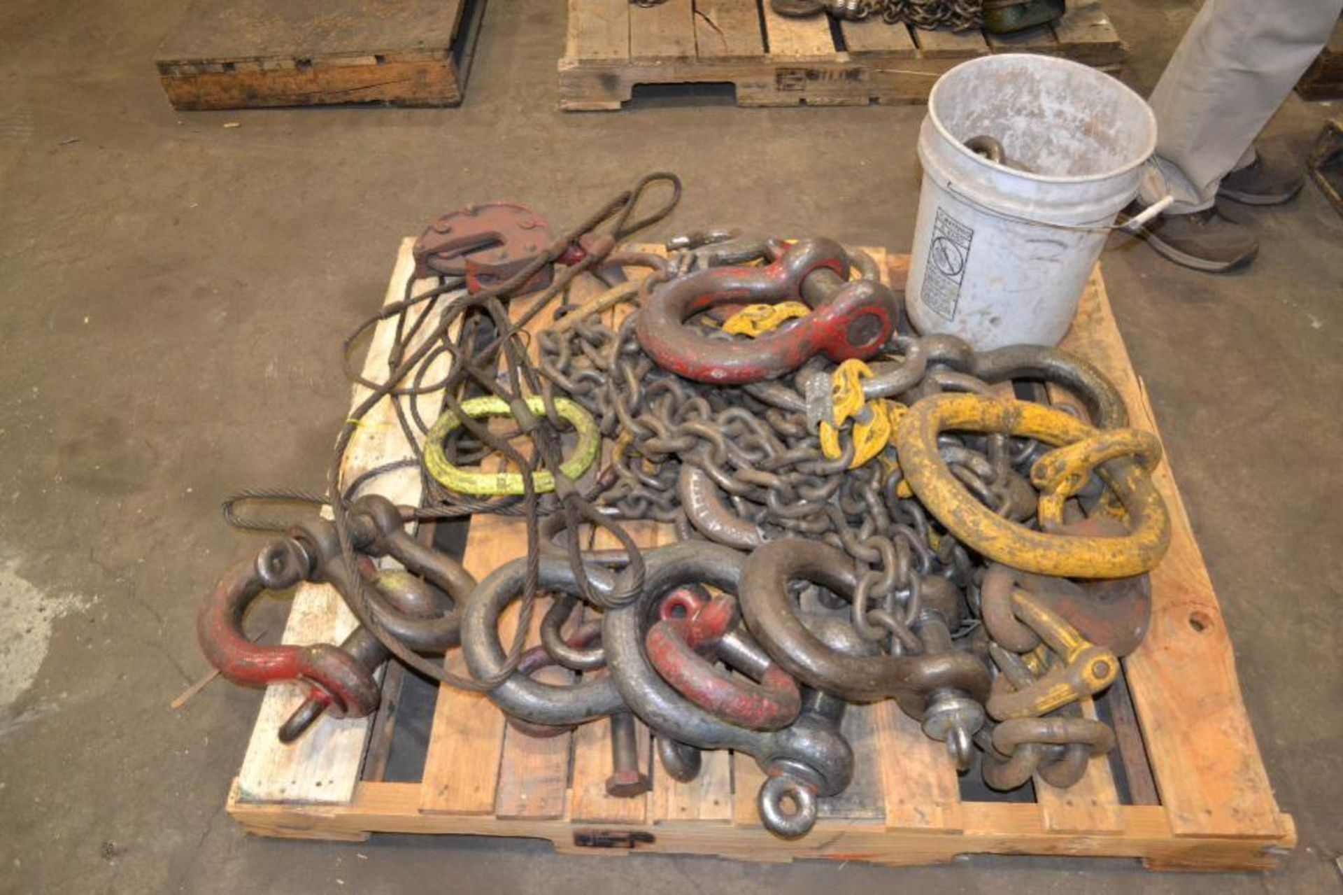 LOT: Chain Lifting Slings on (1) Pallet