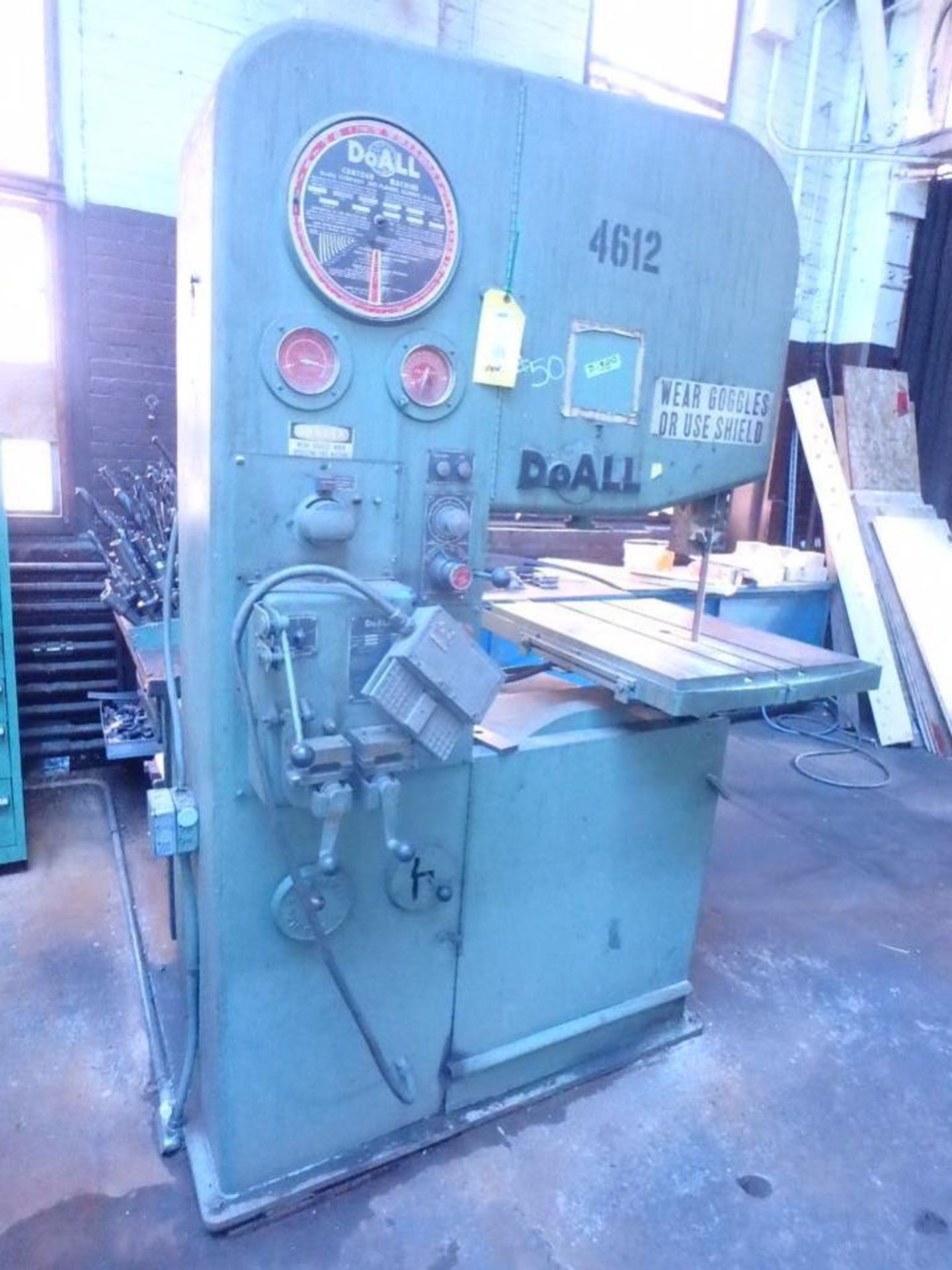 DoAll 26 in. Vertical Band Saw Model 2612-2H, S/N 206-67255, 24 in. x 30.5i n. T-Slot Pneumatic Feed - Image 2 of 2