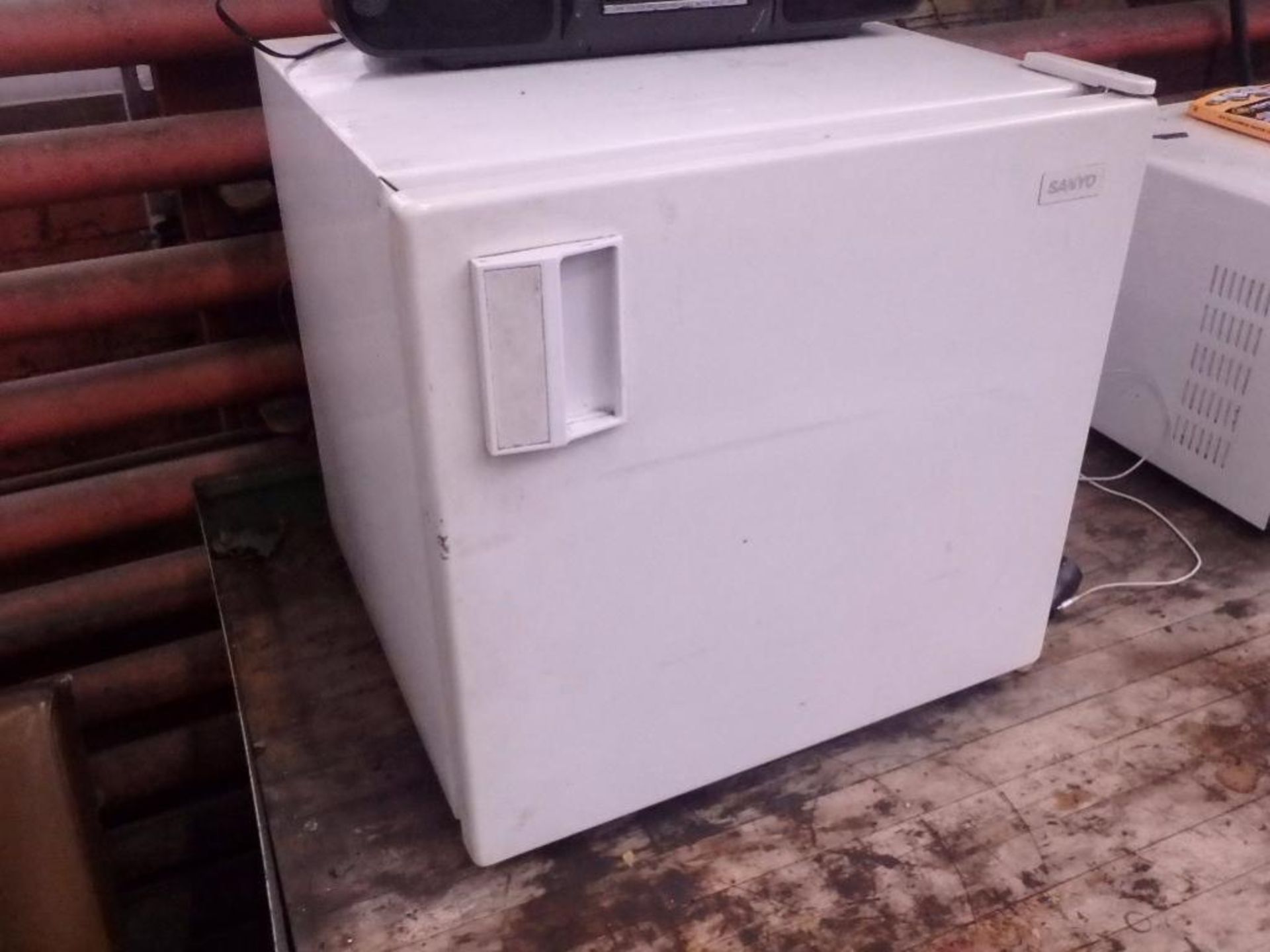 LOT: Whirlpool Refrigerator/Freezer Model WRS325FDAB02, S/N HR40610929, (2) Metal Tables, (3) Small - Image 3 of 6