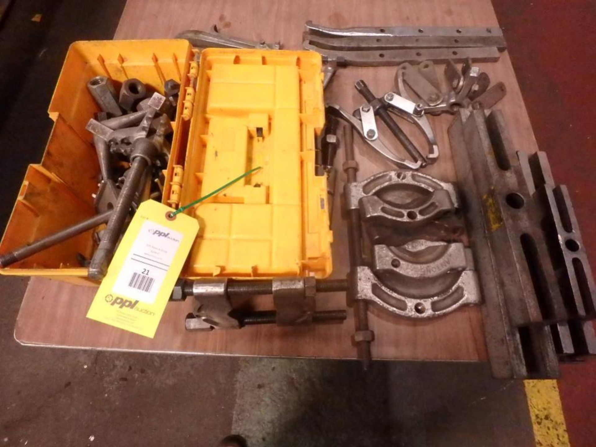 LOT: Assorted Bearing Pullers