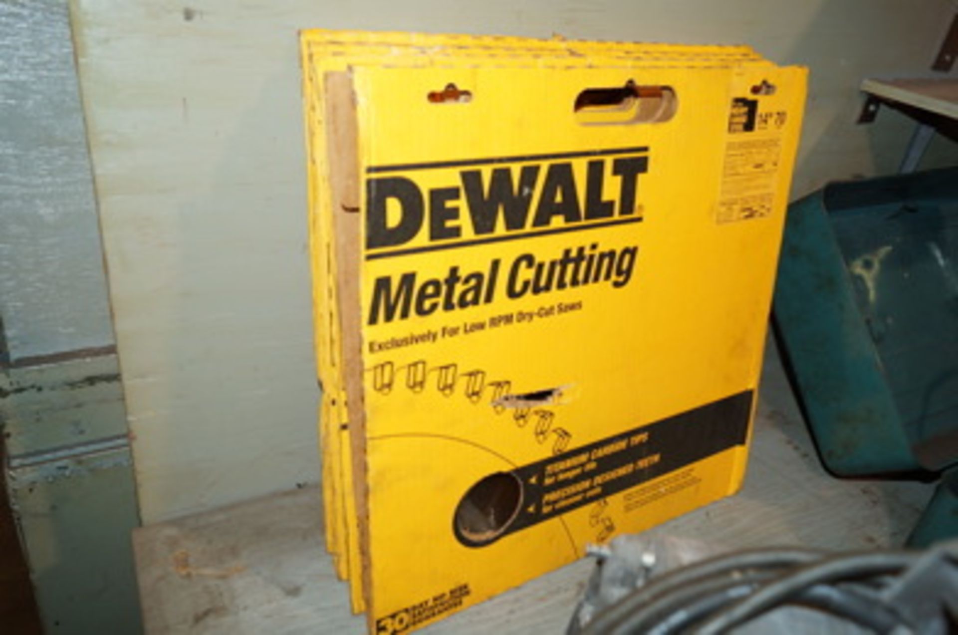 Dewalt Multicutter Saw Model DW872 s/n:347140 w/ Spare blades - Image 3 of 3