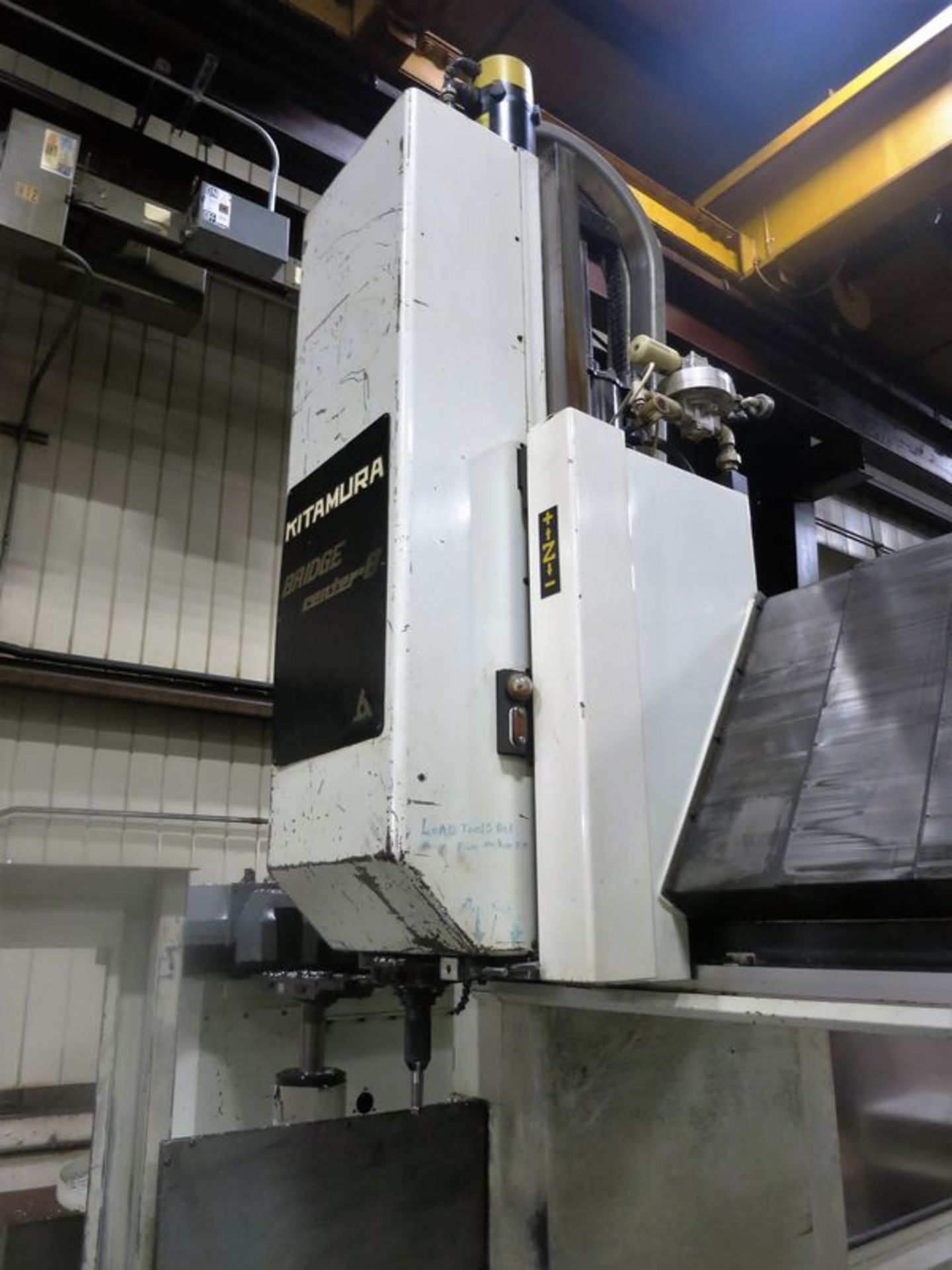 KITAMURA BRIDGECENTER-8 DOUBLE COLUMN BRIDGE TYPE 3-AXIS CNC VERTICAL MACHINING CENTER, S/N 55026, - Image 4 of 16