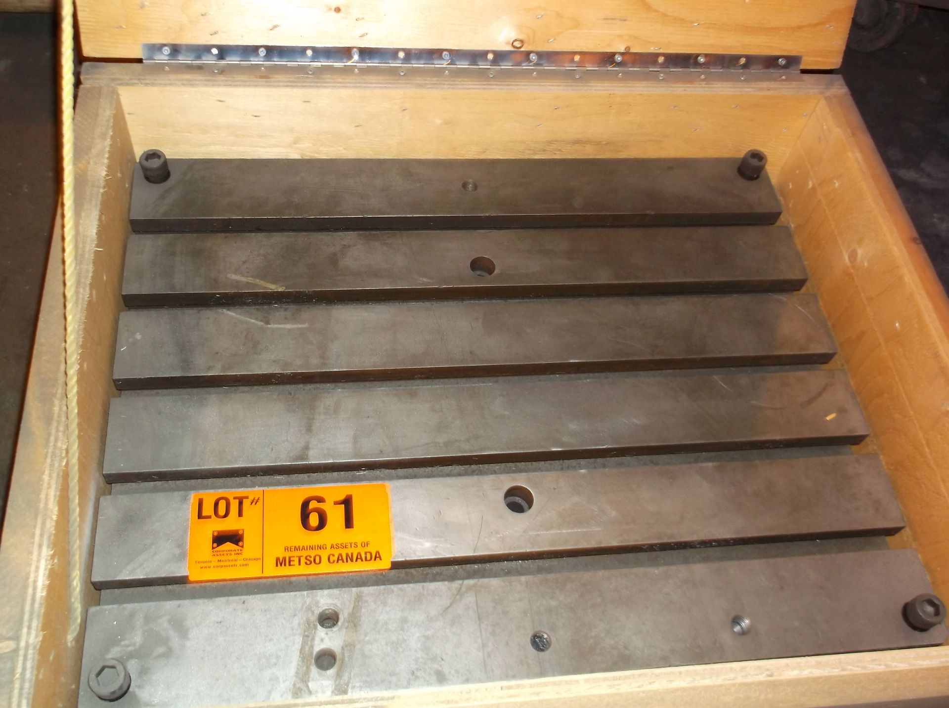 30''  X  24''   T-SLOT TABLE