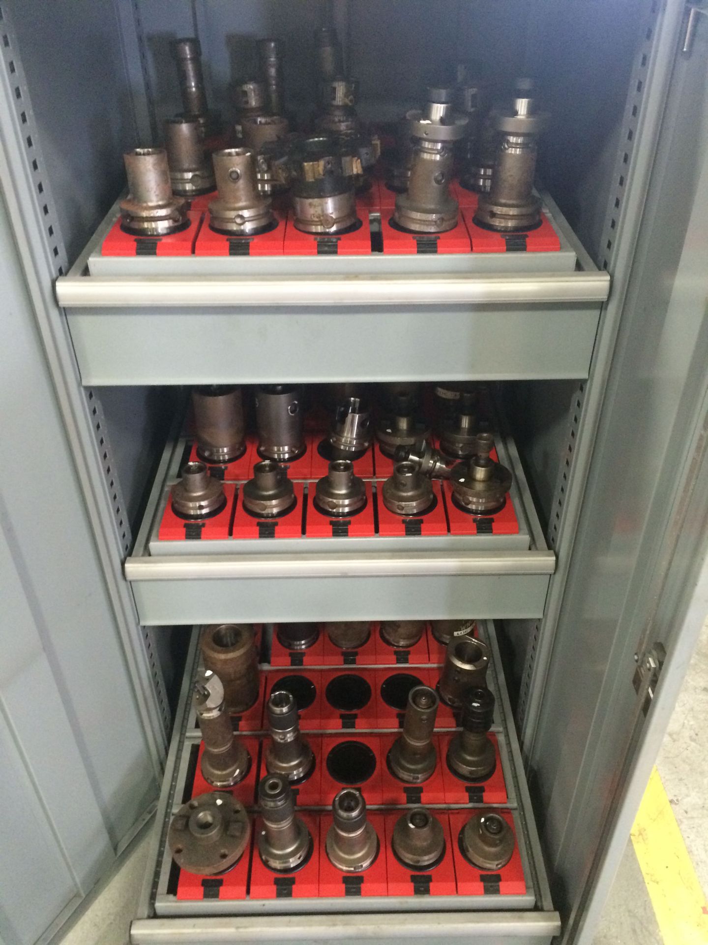 LISTA TOOL CABINET FILLED WITH ASSORTED KN #80 TOOLING