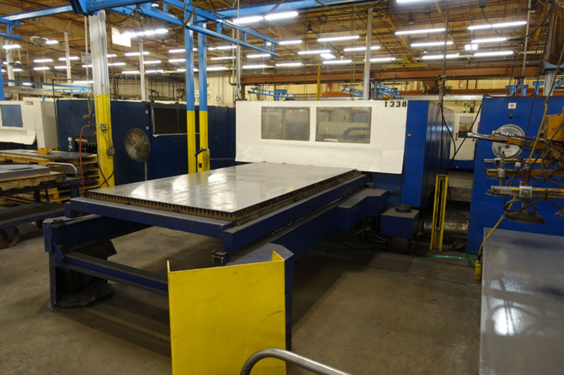 4000 Watt Trumpf L3030 CNC Laser, 5' x 10', Pallet Changer, Siemens 840D, 2003 - Image 3 of 11