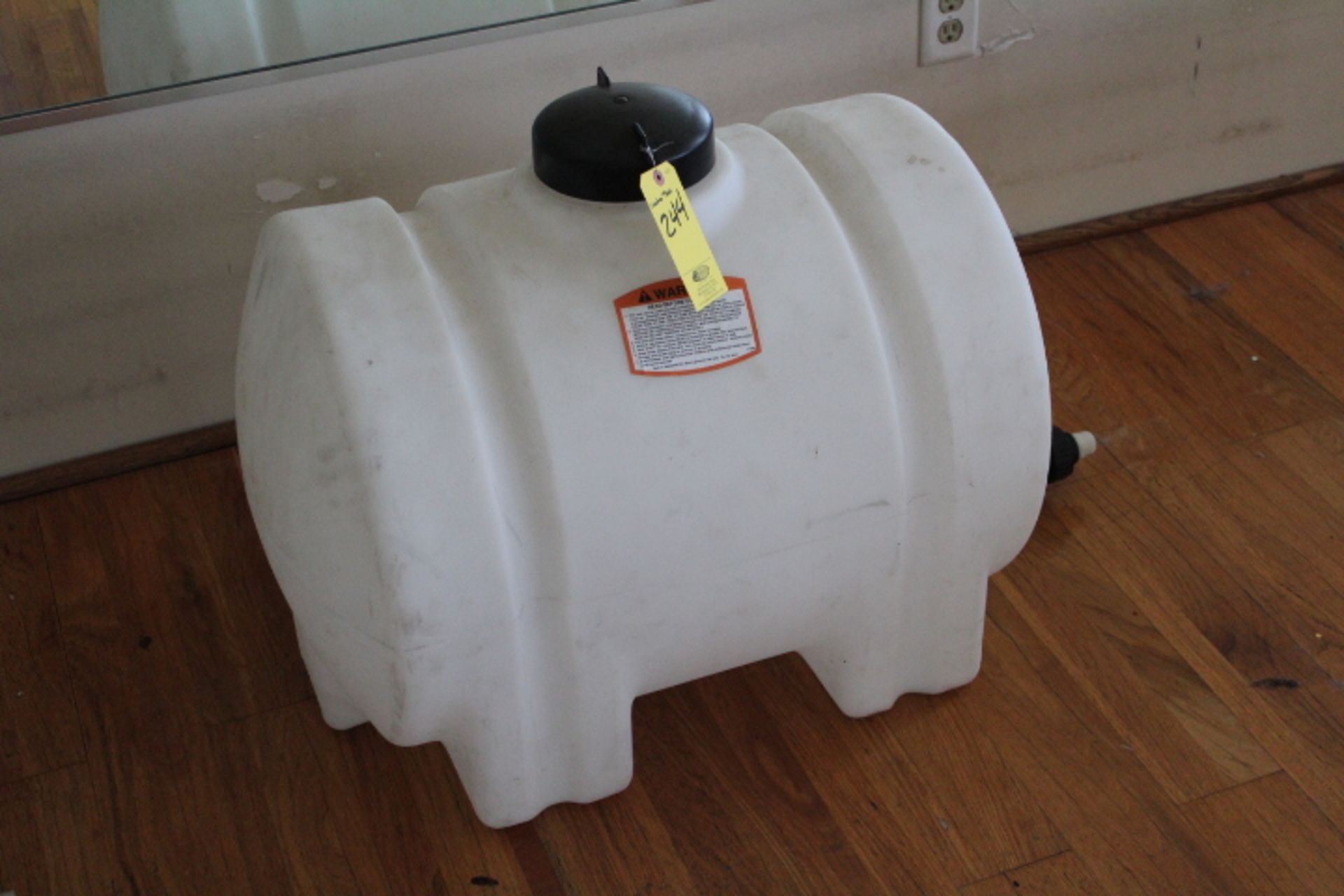 PLASTIC WATER HOLDING TANK