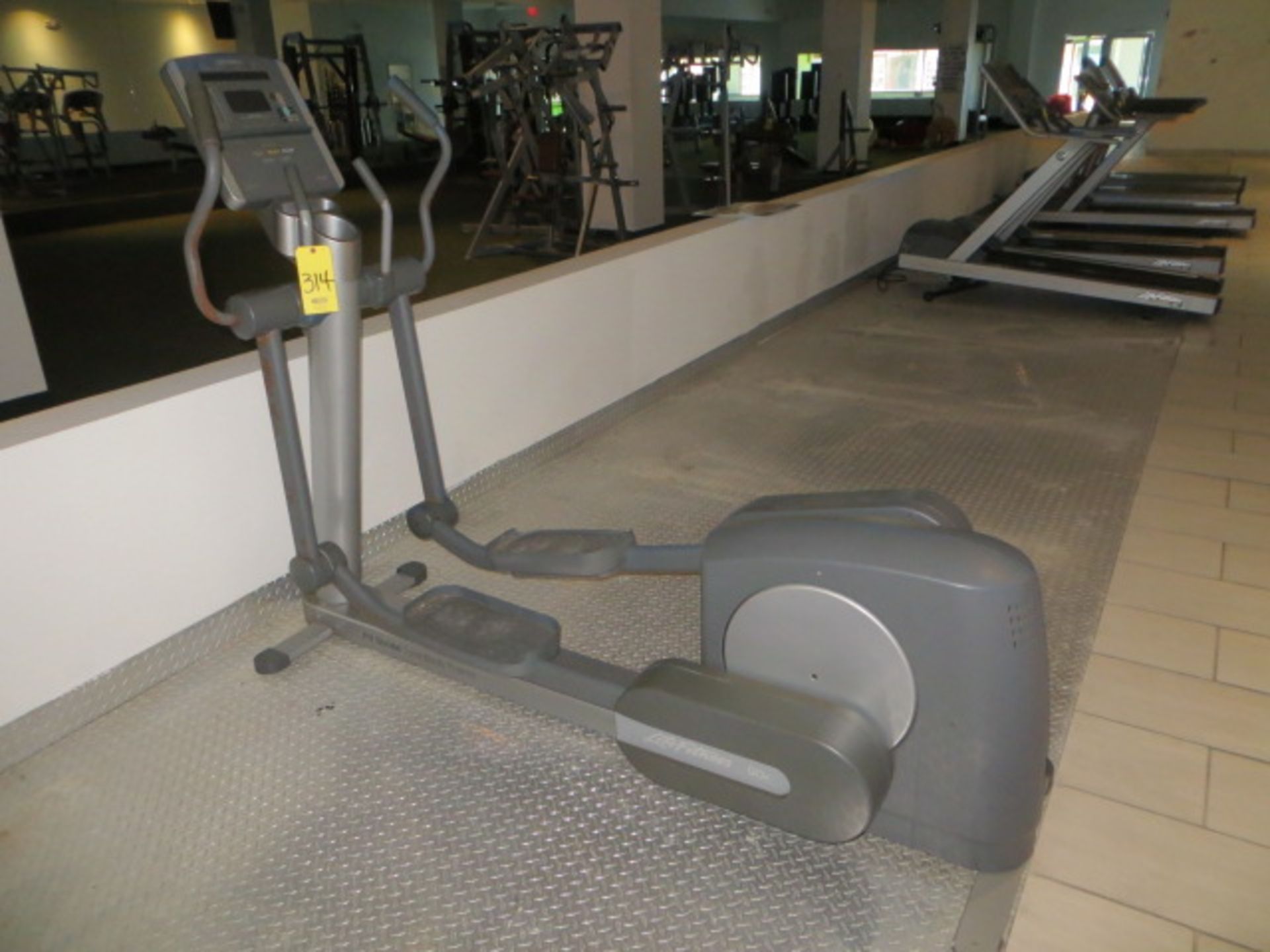 LIFE FITNESS 90X FIT STRIDE TOTAL BODY TRAINER - rust on arms (Pitman, NJ)