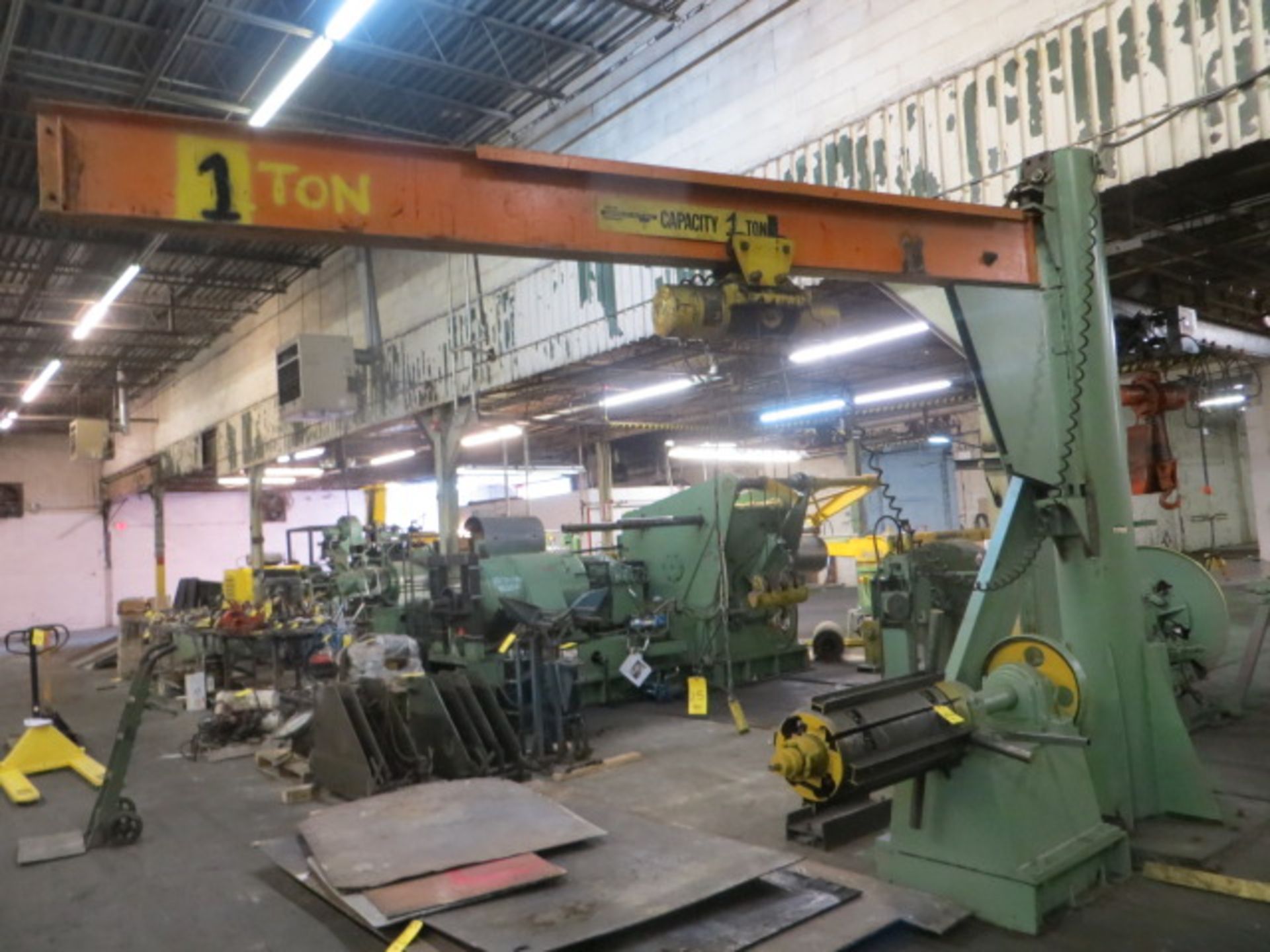 COLUMN 1 TON JIB CRANE W/2 TON TRAVELING HOIST & 14' JIB