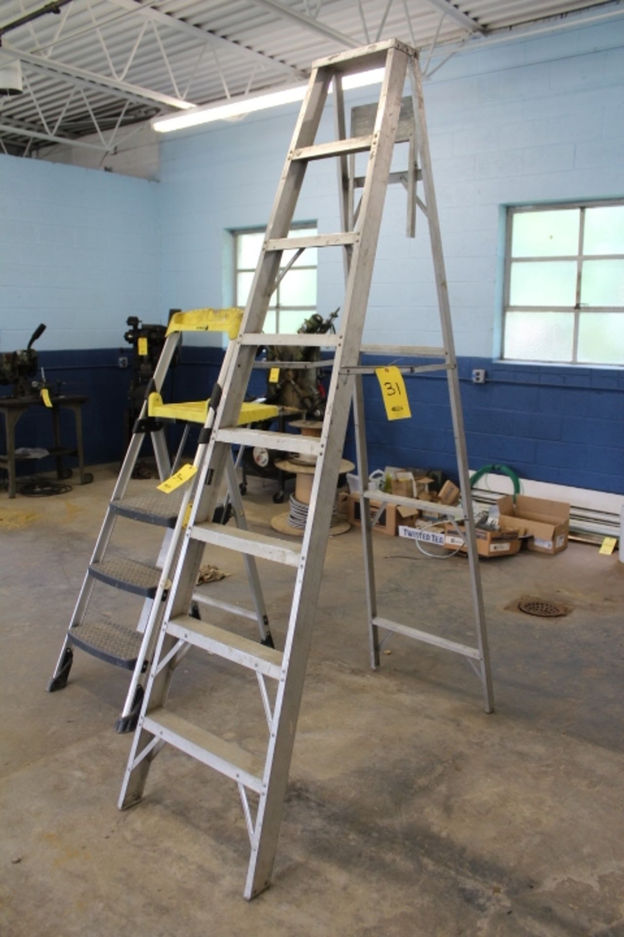 8' ALUMINUM A-FRAME LADDER