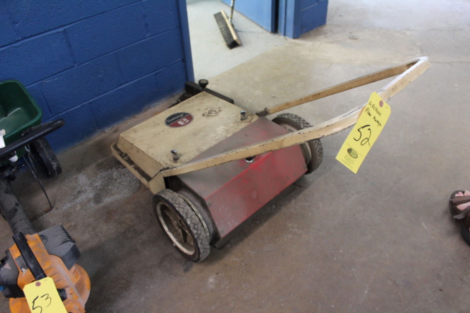 ADVANCE FLOOR SWEEPER