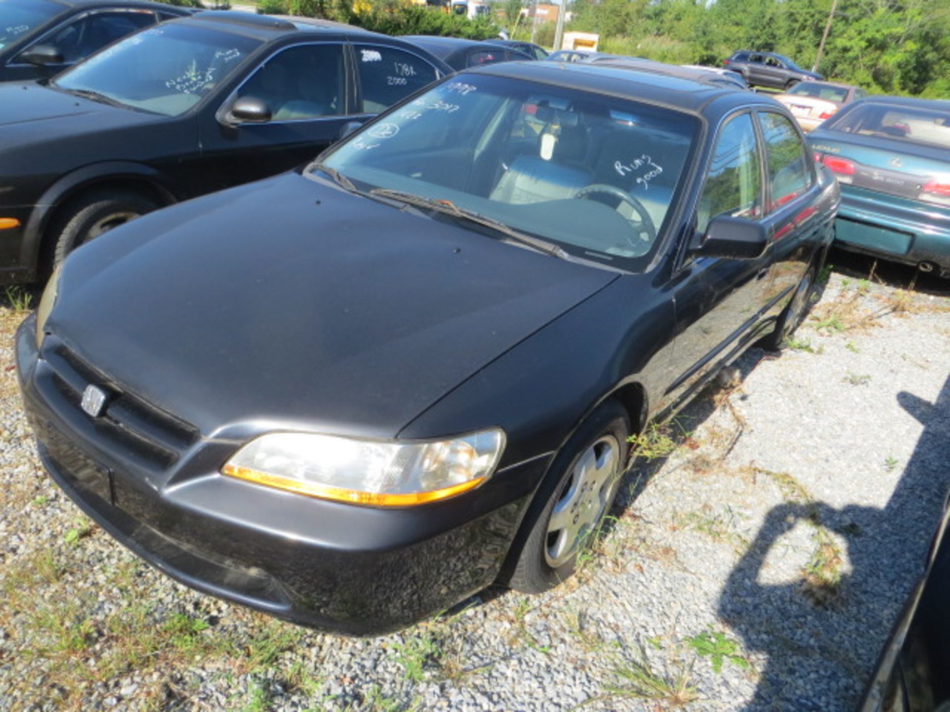 1998 Honda Accord EX 142000 MILES,VIN 1HGCG1650WA003017, SOLD WITH GOOD TRANSFERABLE TITLE - Image 2 of 3