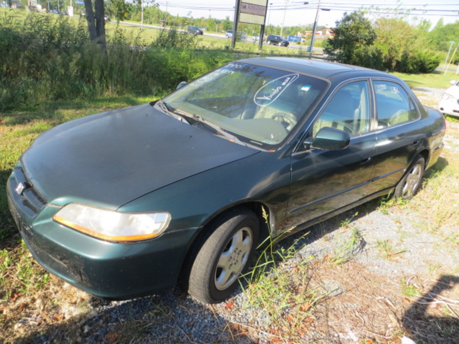 2000 Honda Accord V6-BAD SIDE MIRROR-NEEDS WORK 123000 MILES,VIN 1HGCG1653YA008859, GOOD TRANSFERABL - Image 2 of 3