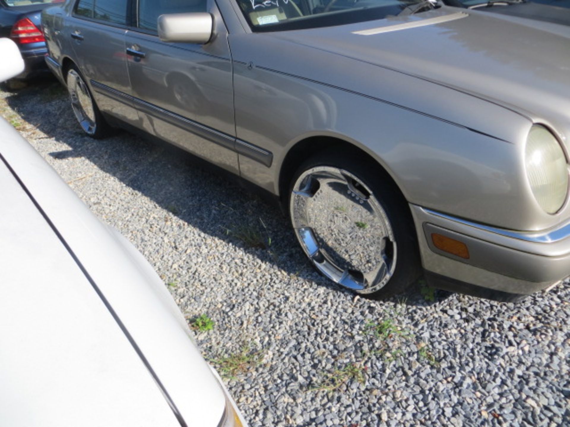1997 Mercedes Benz E420-NEEDS HEATER HOSE 189000 MILES,VIN WDBJF72F8VA305016, SOLD WITH GOOD TRANSFE - Image 4 of 4