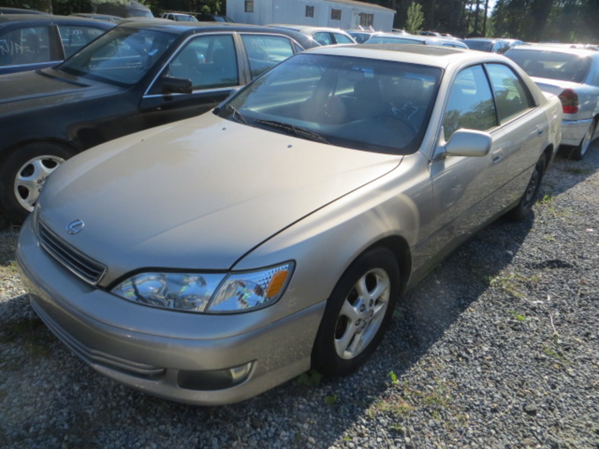 2000 Lexus ES300 238000 MILES,VIN JT8F28G3Y5093632, SOLD WITH GOOD TRANSFERABLE TITLE, ALL VEHICLES - Image 2 of 3