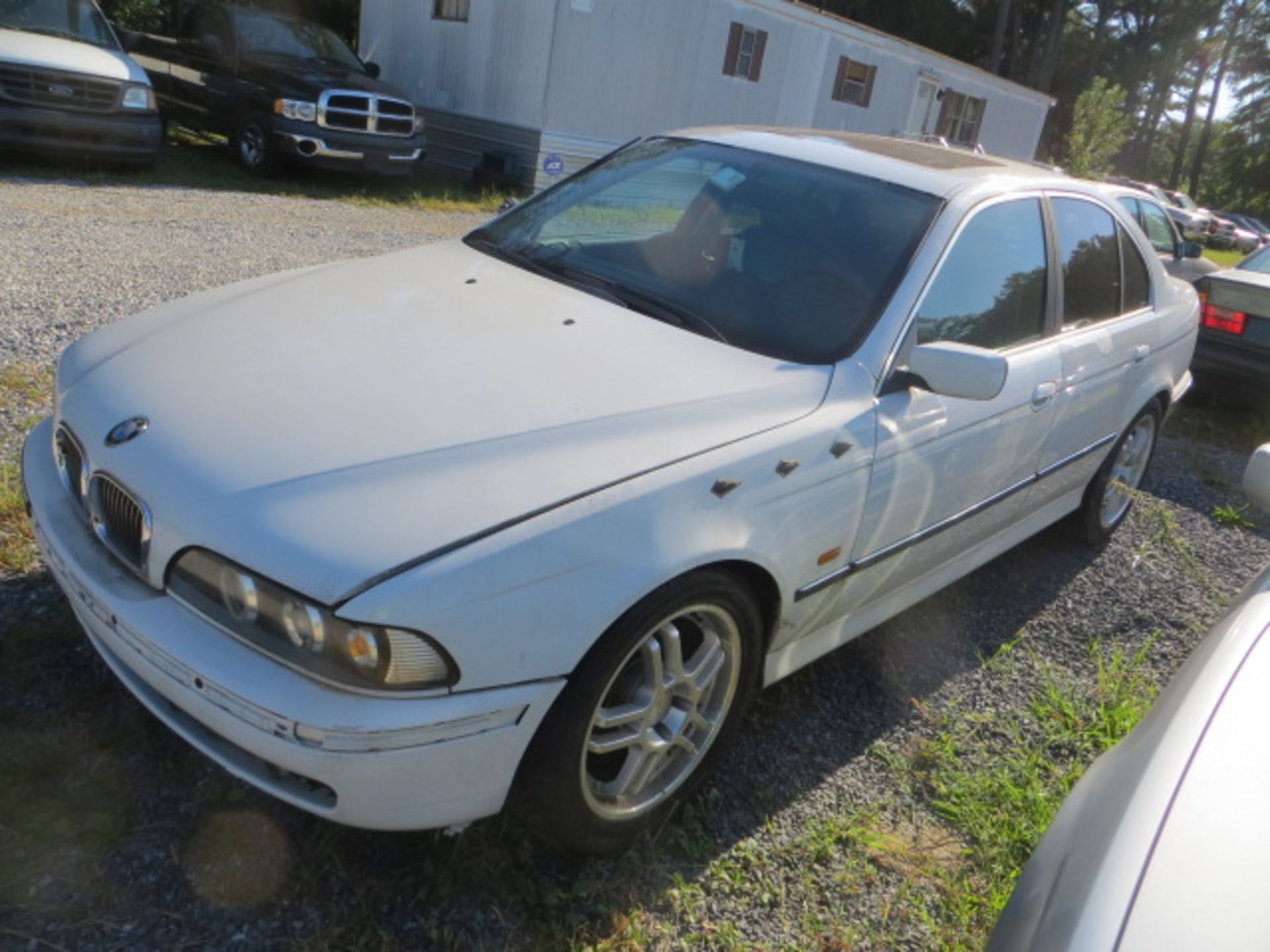 1999 BMW 528i-PAINT PEELING-BAD MIRROR 126000 MILES,VIN WBADM6343XBY34055, SOLD W/ GOOD TRANSFERABLE - Image 2 of 3