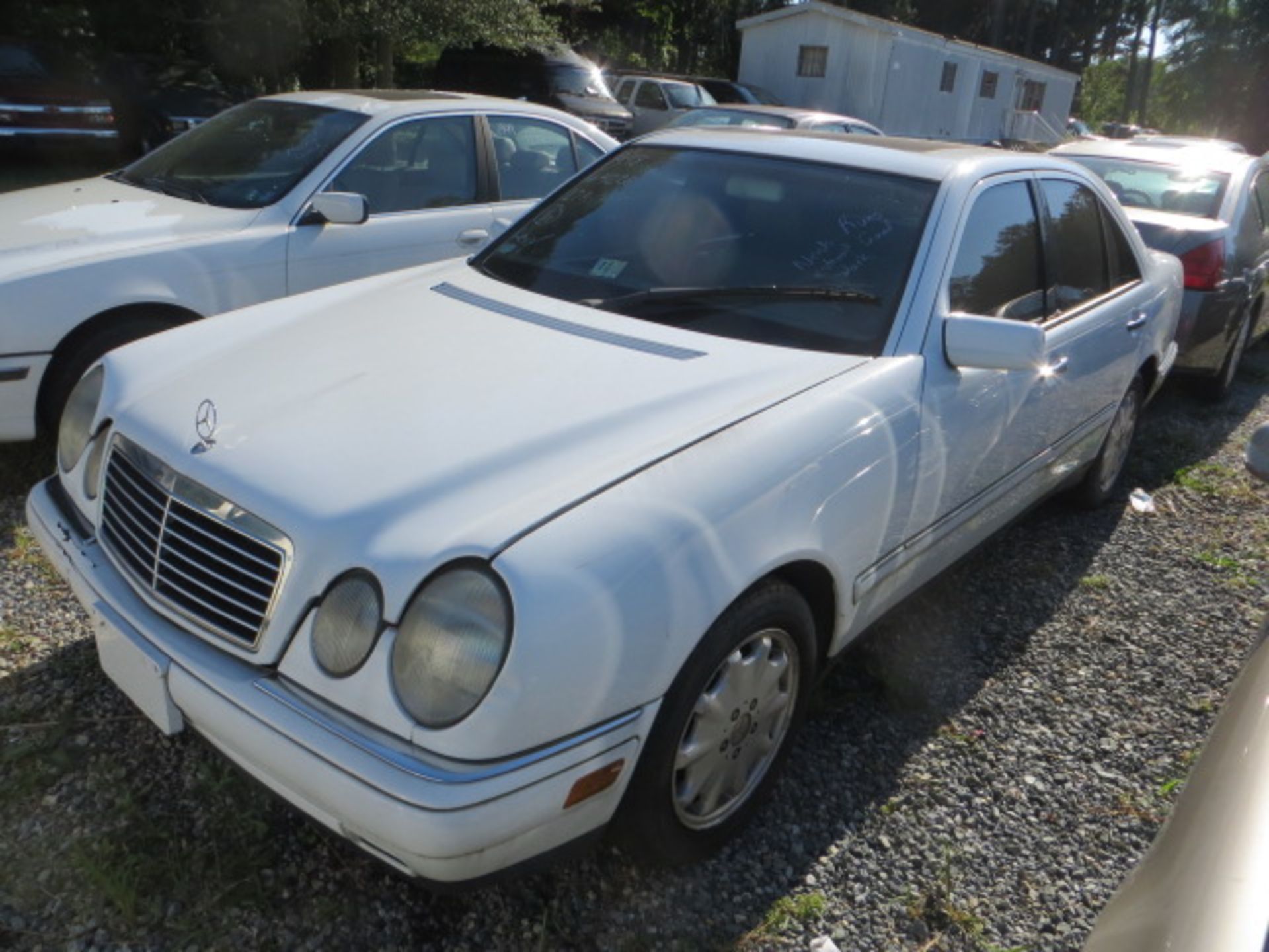 1998 Mercedes Benz E320, 27000 MILES,VIN WDBJF65F8WA524226, SOLD W/GOOD TRANSFERABLE TITLE, NO KEYS - Image 2 of 3