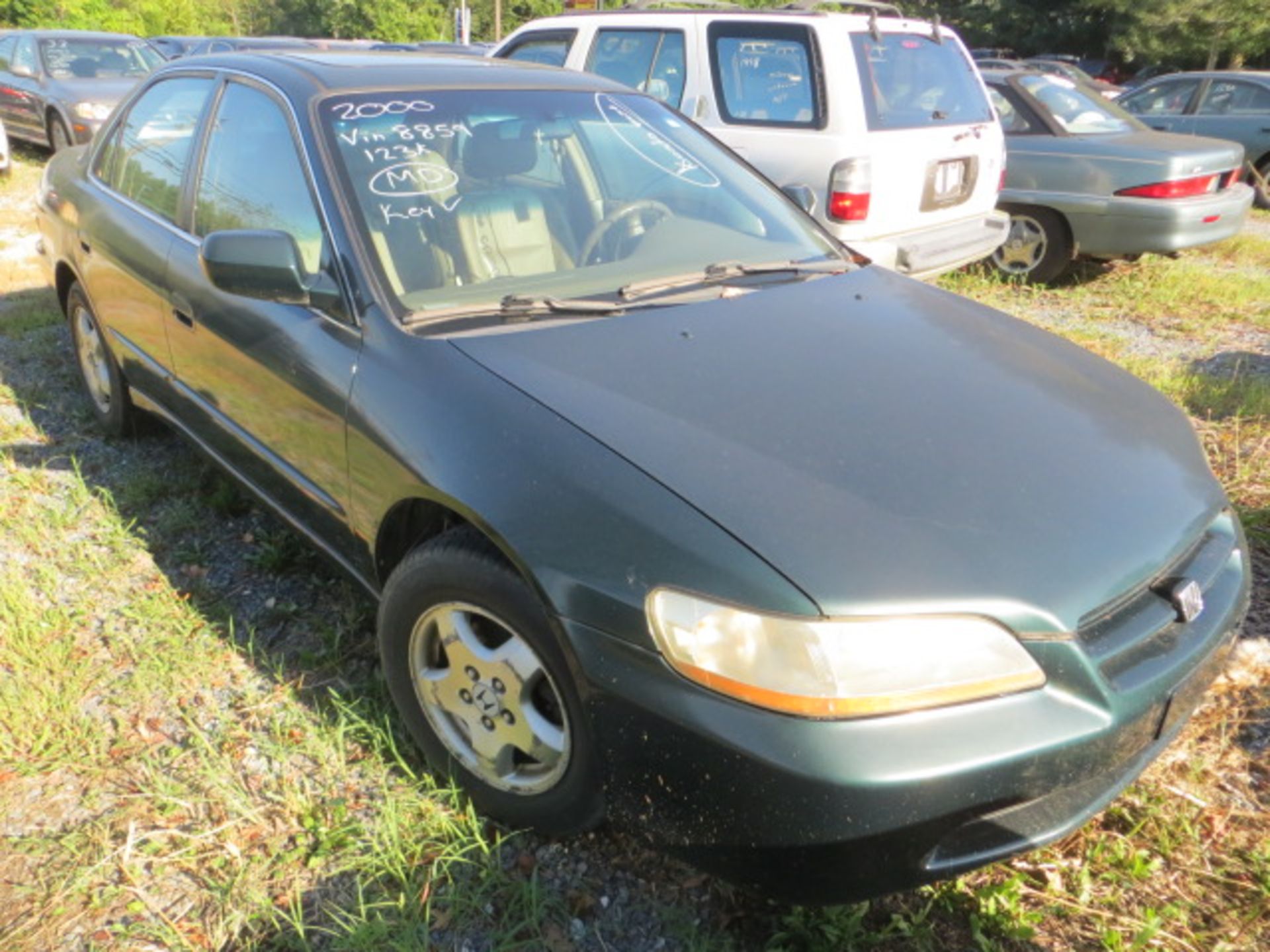 2000 Honda Accord V6-BAD SIDE MIRROR-NEEDS WORK 123000 MILES,VIN 1HGCG1653YA008859, GOOD TRANSFERABL