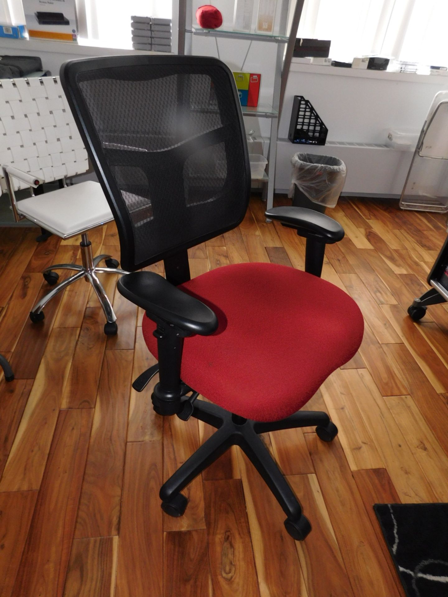 BOSS ERGONOMIC TASK CHAIR, PNEUMATIC OPERAGTED, ADJUSTABLE BACK AND ARMS, 5 STAR BASE, CARPET