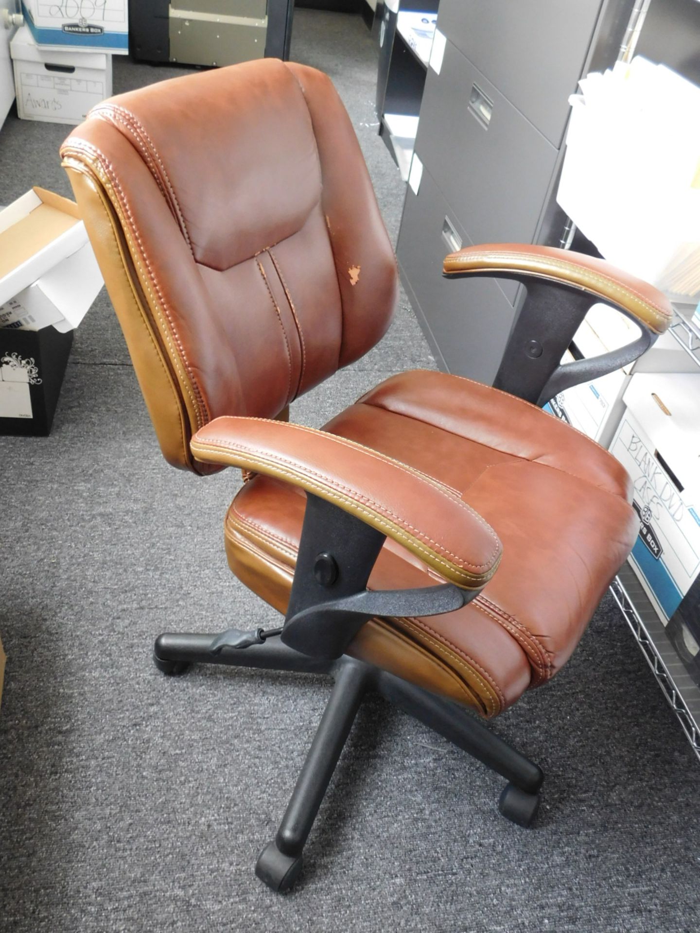 TASK CHAIR PNEUMATIC OPERated, 5 star base, carpet castors