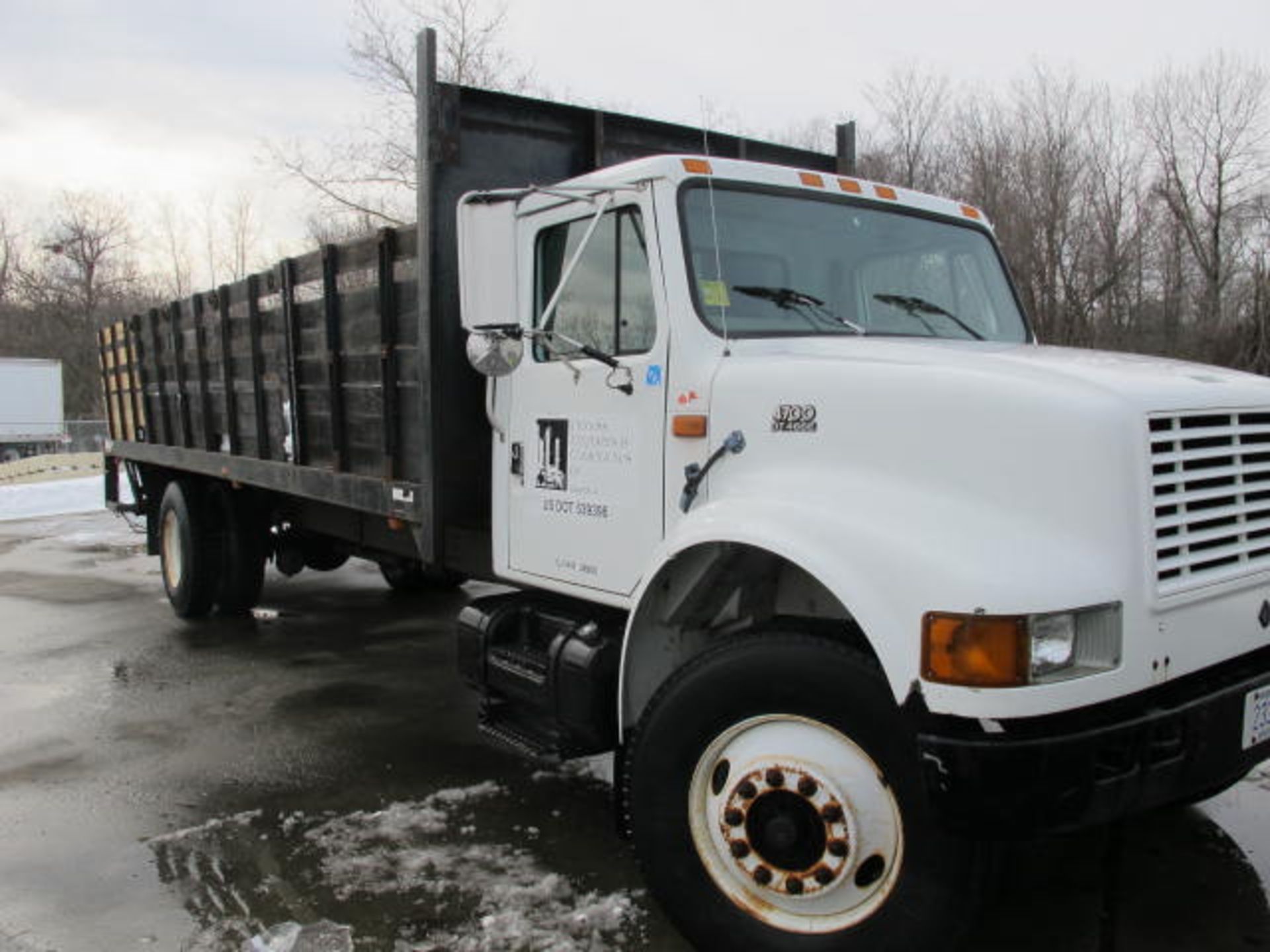 1998 International 4900 DT466E 4x2 Stake Body Truck VIN: 1HTSCAAN2W510458 6+ Plus Transmission, - Image 5 of 9