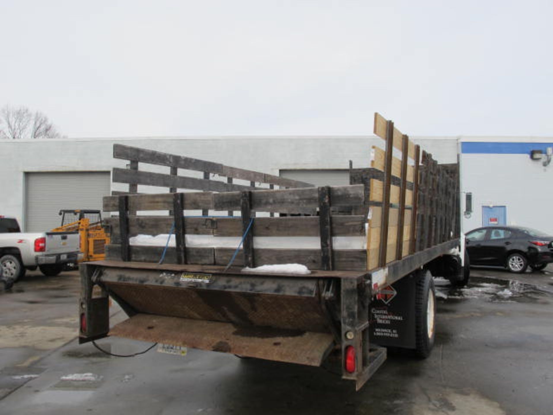 1998 International 4900 DT466E 4x2 Stake Body Truck VIN: 1HTSCAAN2W510458 6+ Plus Transmission, - Image 6 of 9