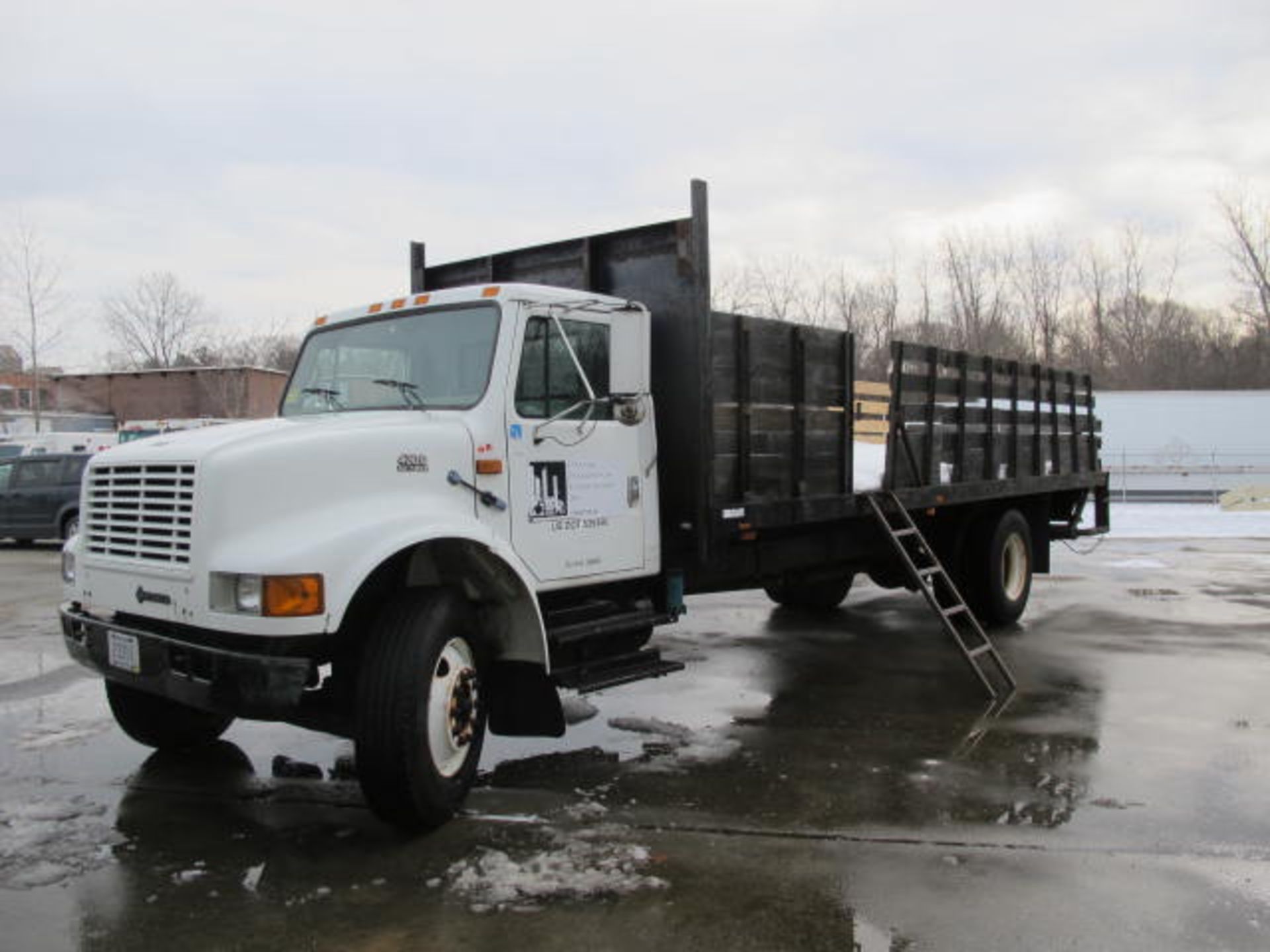 1998 International 4900 DT466E 4x2 Stake Body Truck VIN: 1HTSCAAN2W510458 6+ Plus Transmission, - Image 3 of 9