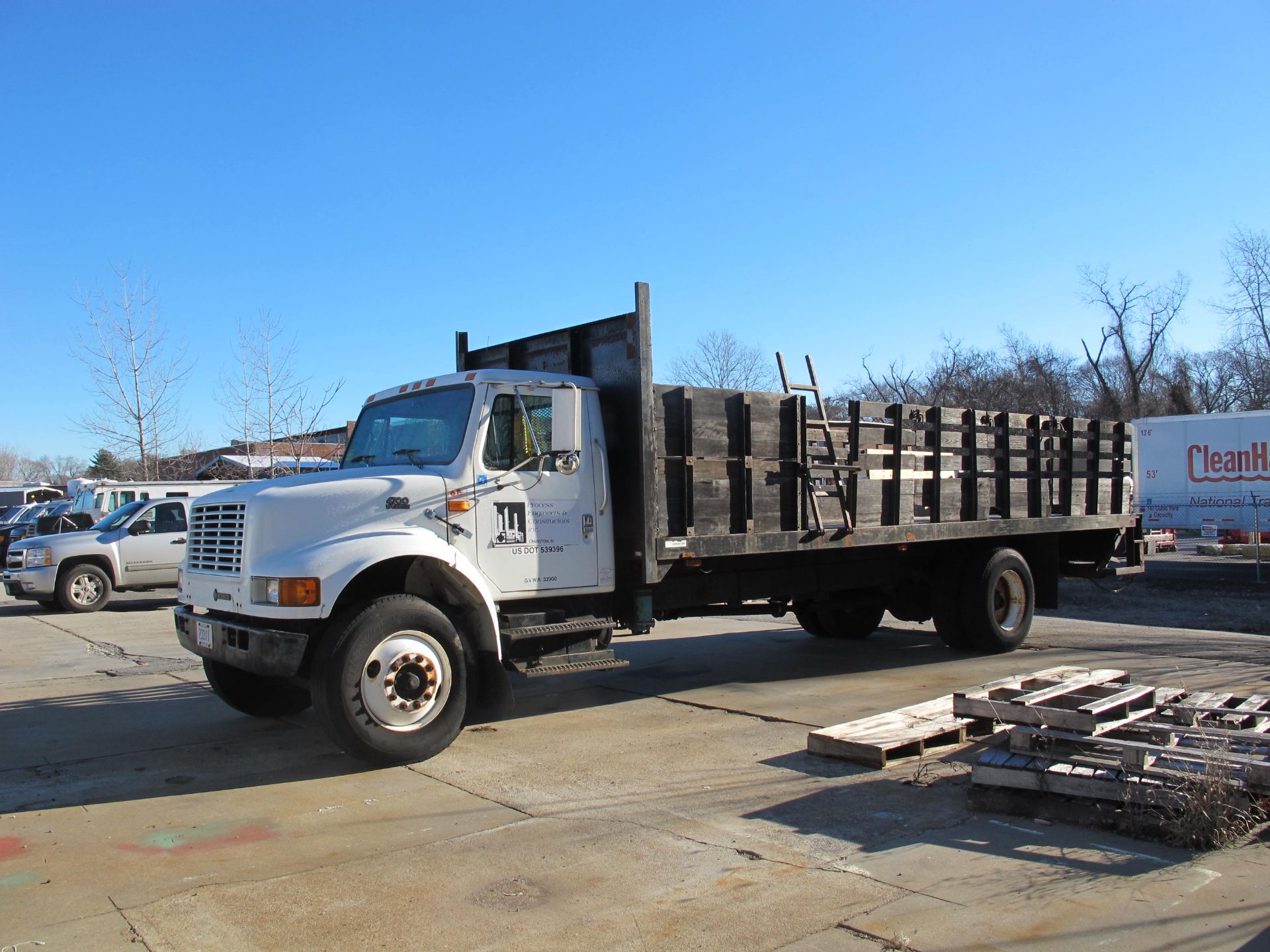 1998 International 4900 DT466E 4x2 Stake Body Truck VIN: 1HTSCAAN2W510458 6+ Plus Transmission,