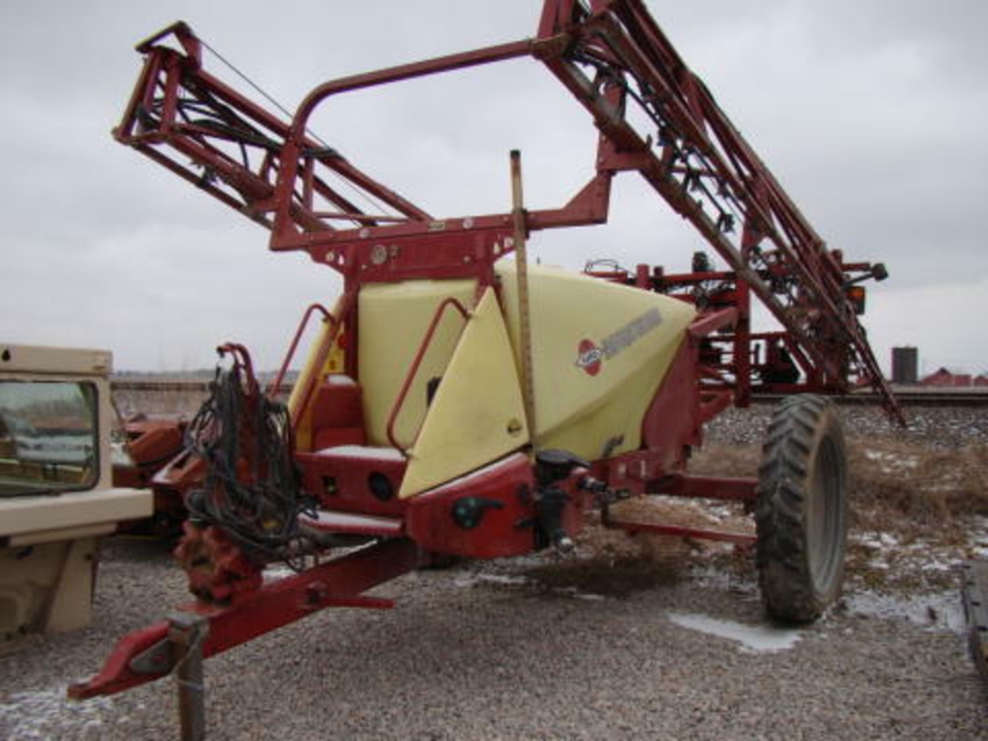 (Lot 38L) Hardi Sprayer 1000 gal tank 80ft booms