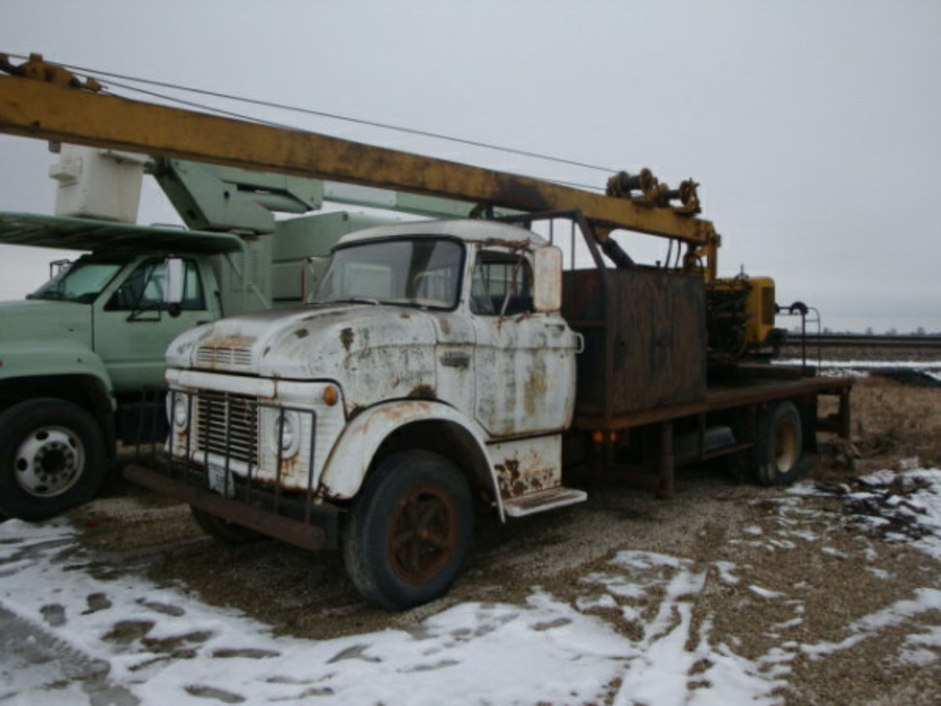 (Lot 36a) 1966 Ford truck, w/crane 60ft 1,000lb lift when fully extended works