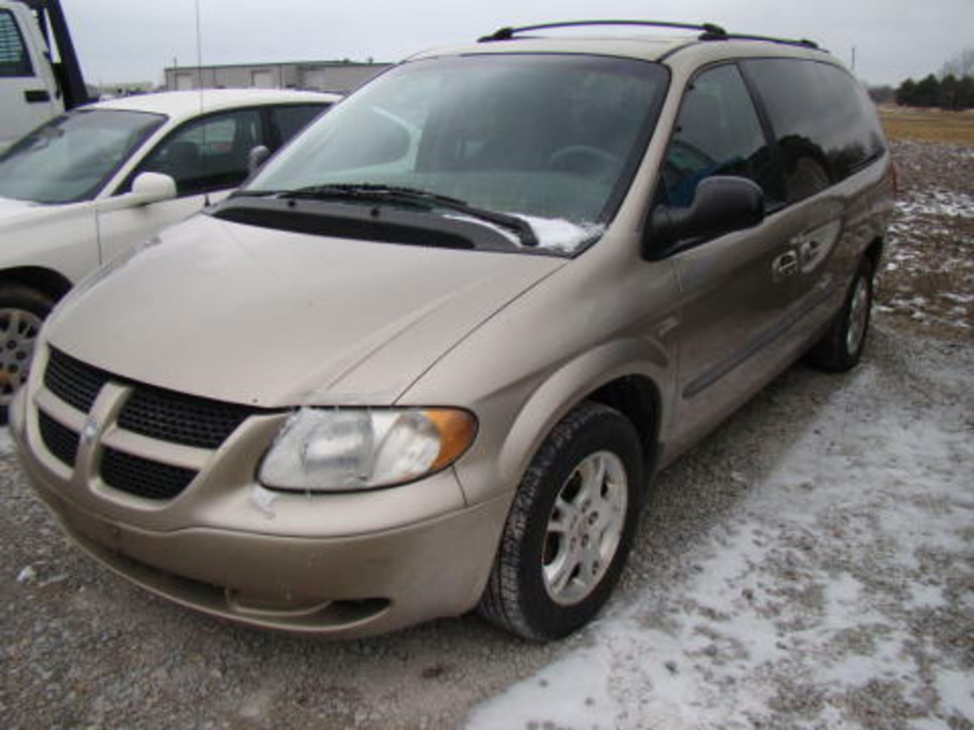 (Lot 95a) 2002 Dodge Grand Caravan 321,500 miles, new batter, all powre 7 passenger recent tune up