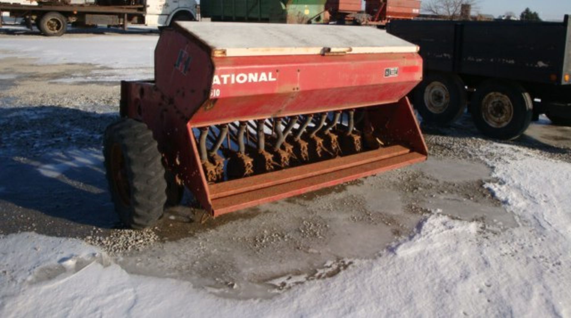 (Lot 50a) 6ft IH 3pt grain drill