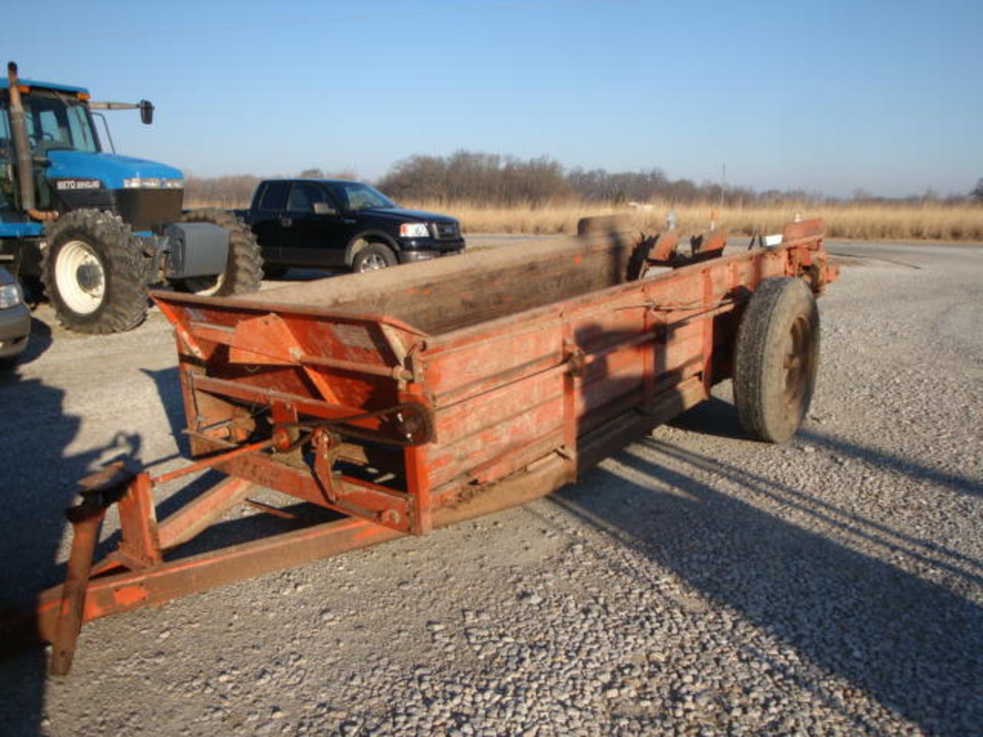 (Lot 159a) Allis Chalmers 299 manure spreader, good condition, newer drag chain, approximate 10