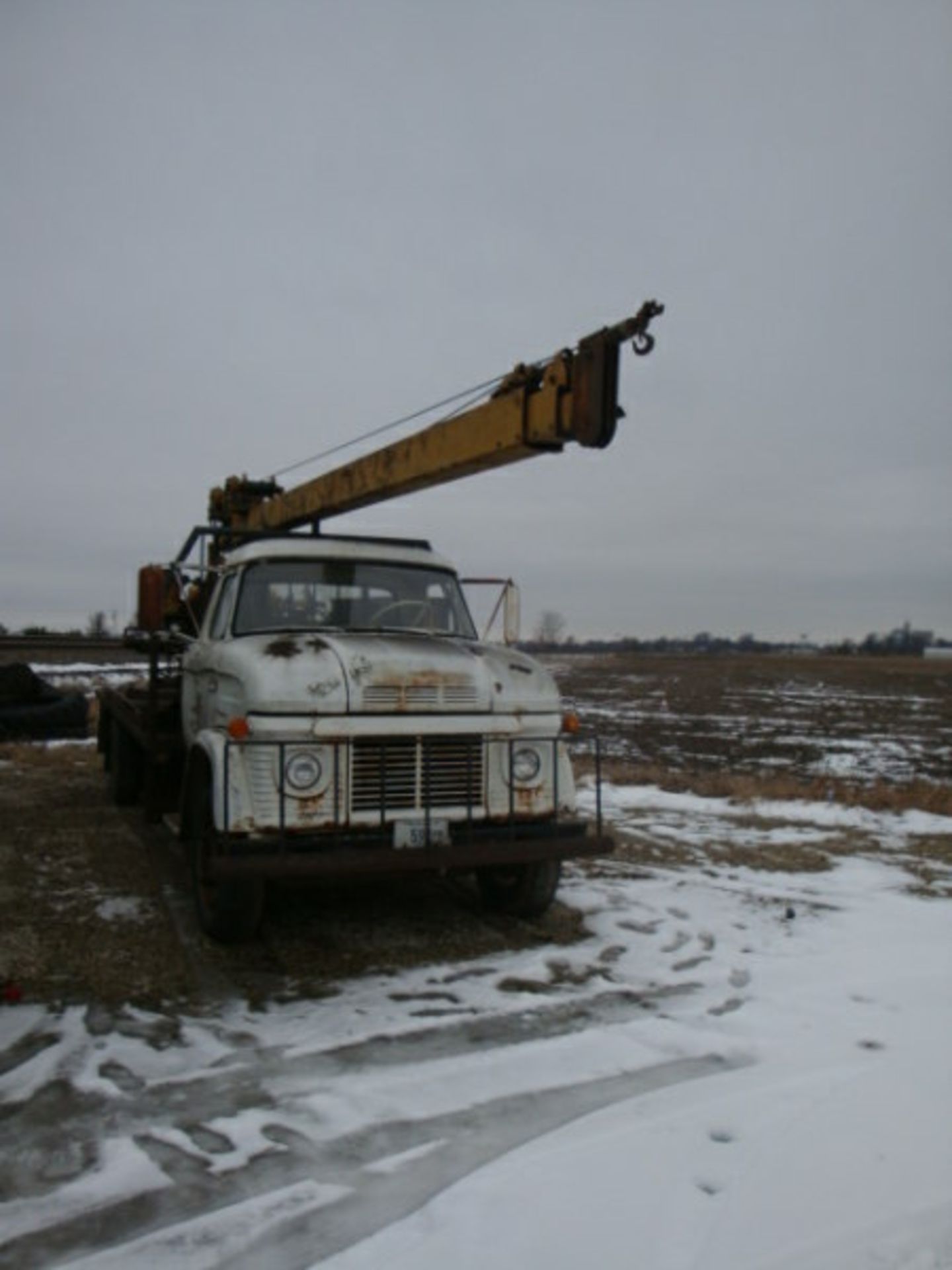 (Lot 36a) 1966 Ford truck, w/crane 60ft 1,000lb lift when fully extended works - Image 2 of 2