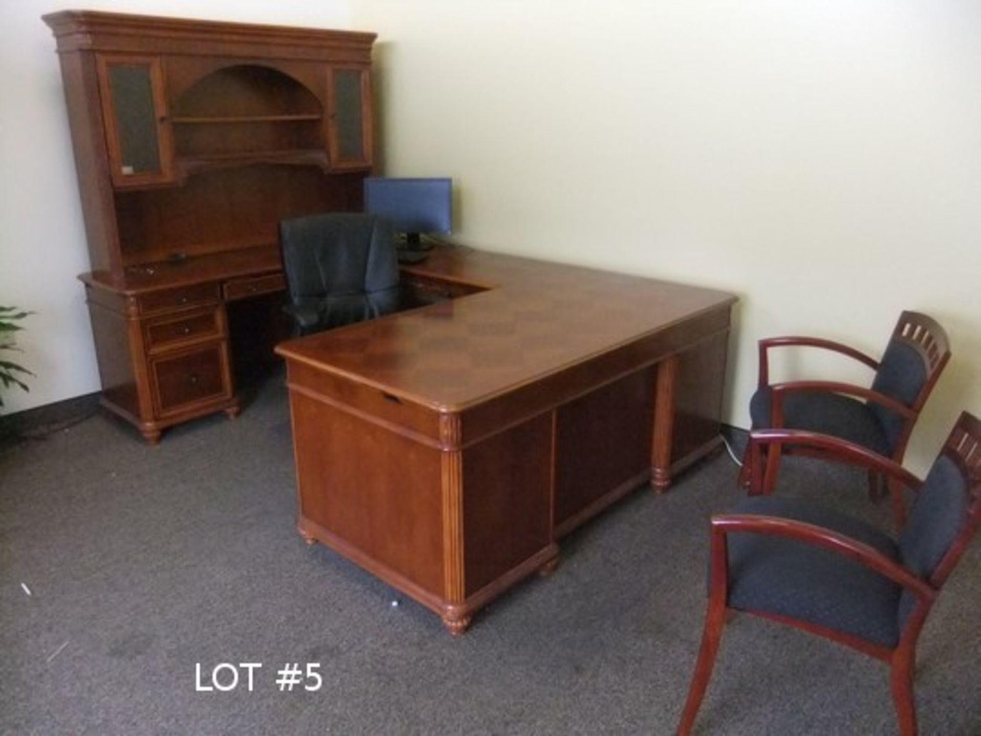 LOT: OFFICE CONTENTS (NO DOG CAGE) INCLUDES CREDENZA, DESK & (3) CHAIRS