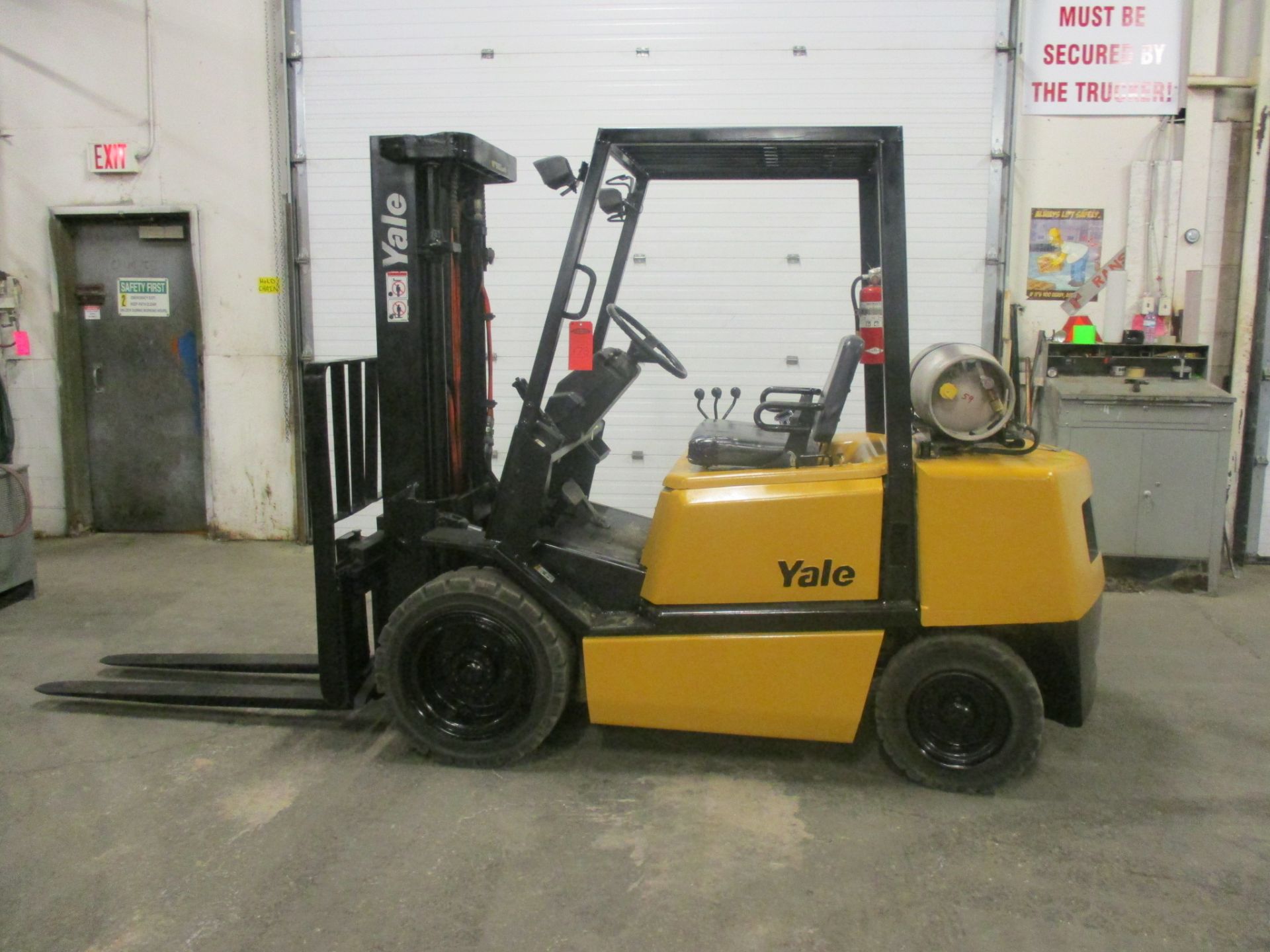 Yale 5500lbs Capacity OUTDOOR Forklift - LPG (propane) with 3-stage mast & sideshift