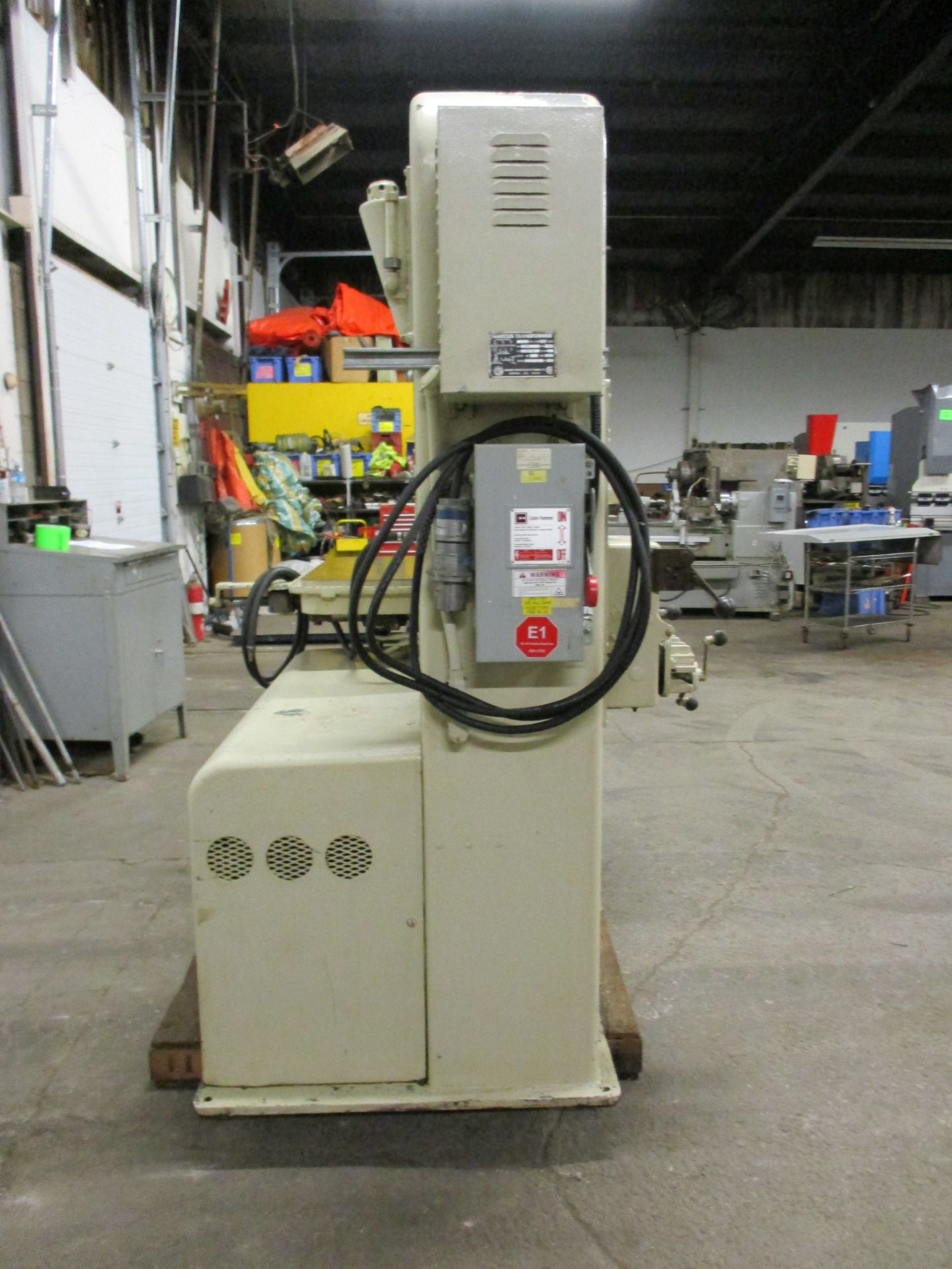 Doall Contour-Matic "26" Vertical Bandsaw with blade welder - 25" x 12" table - Feed & Hydraulic - Image 2 of 3