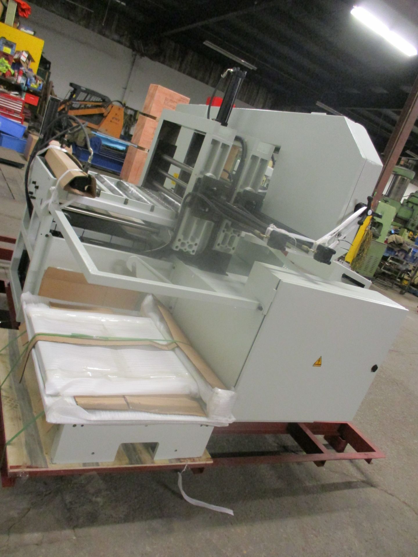 Magnum BSM-2618A Fully Automatic CNC Horizontal Band Saw - 26 X 18 inch HUGE CUTTING CAPACITY - - Image 4 of 5