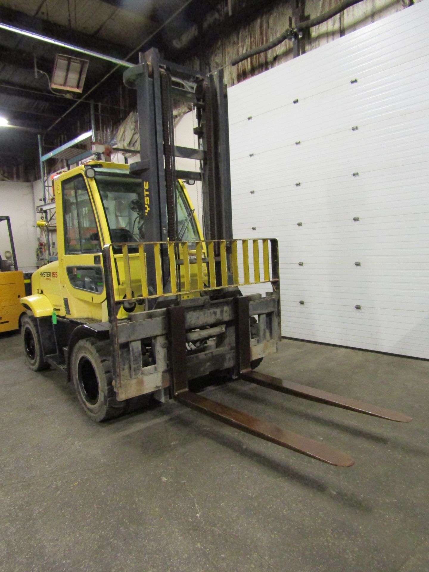 2010 Hyster 15000lbs Capacity OUTDOOR Forklift - Turbo diesel fuel with sideshift - 65" forks - Image 2 of 3