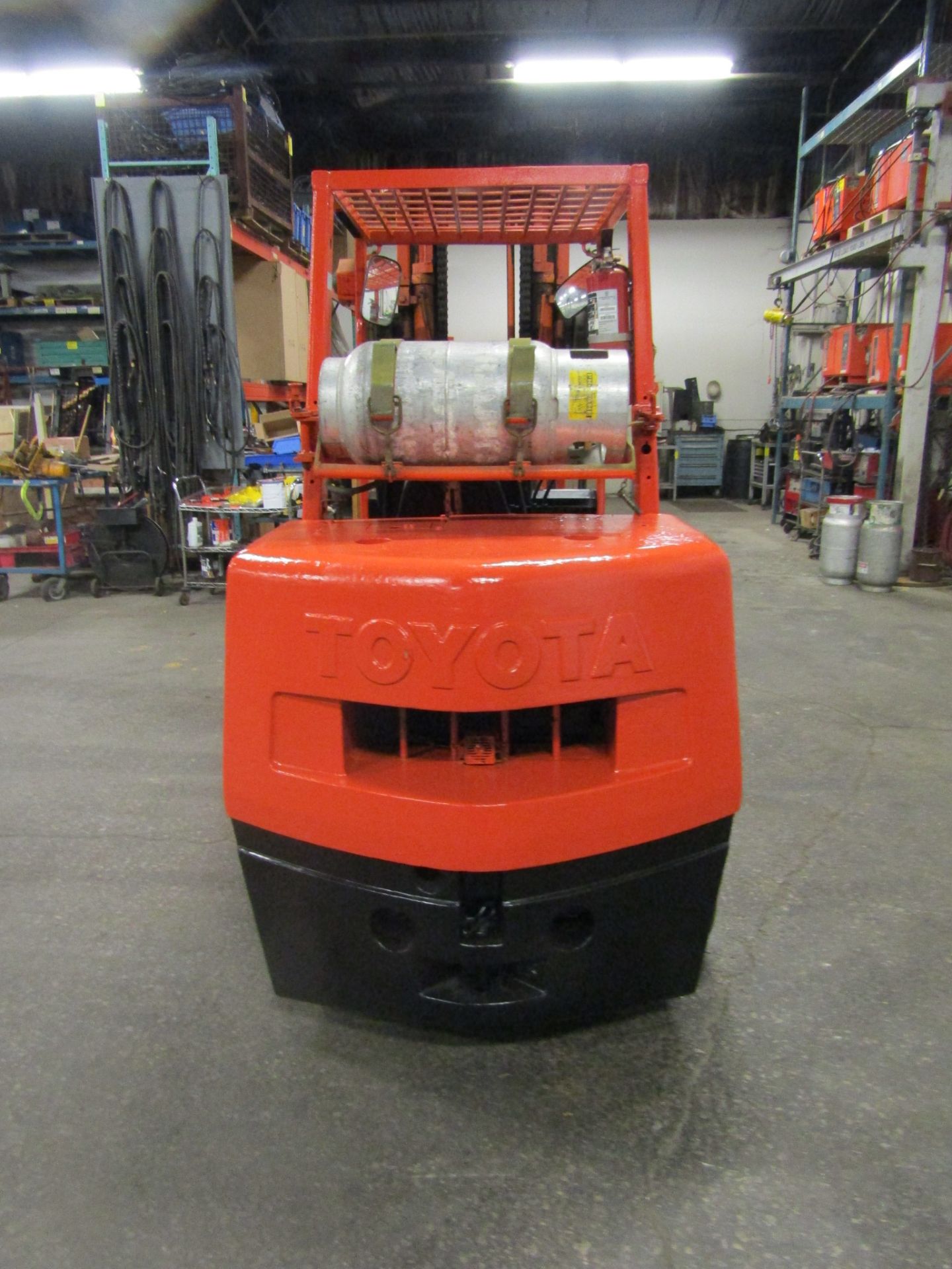 Toyota 10000lbs Capacity Forklift - LPG (propane) with 6' forks with 3-stage mast (no propane tank - Image 3 of 3