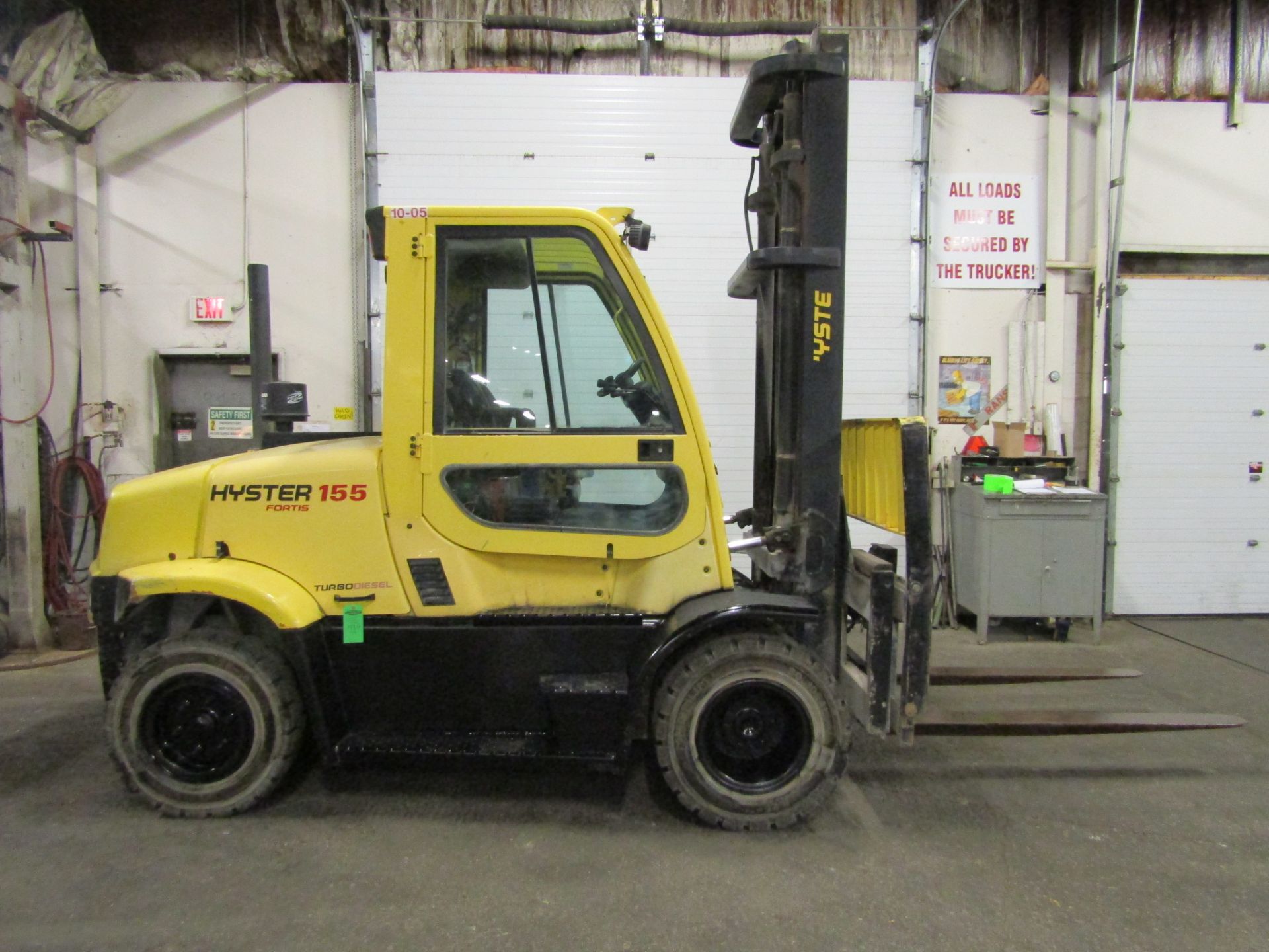 2010 Hyster 15000lbs Capacity OUTDOOR Forklift - Turbo diesel fuel with sideshift - 65" forks
