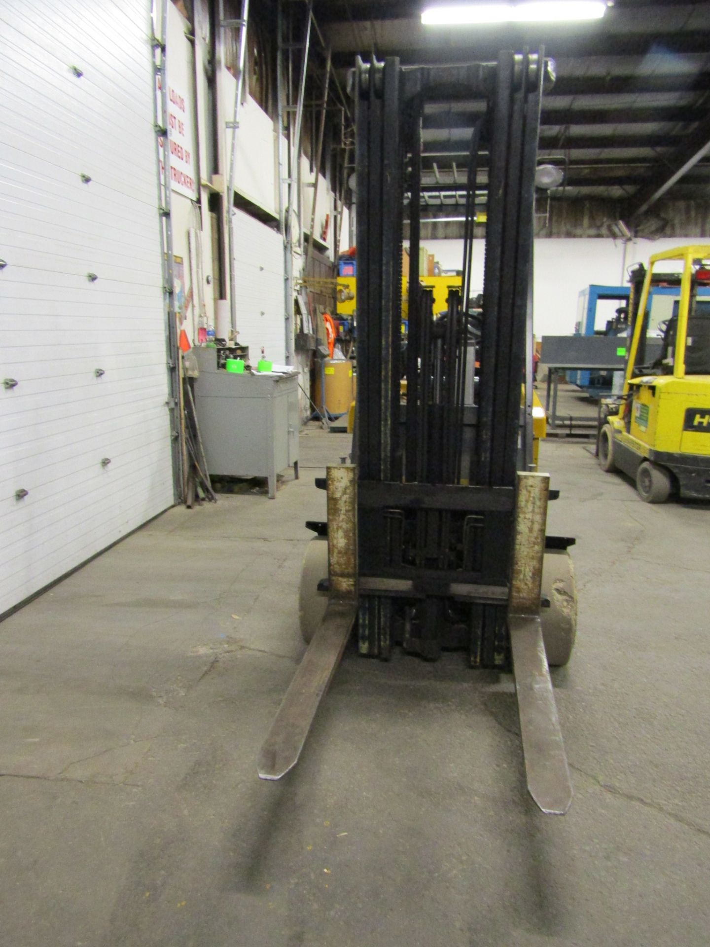 2007 Yale 6000lbs Capacity Electric Forklift with 3-stage mast & sideshift with charger - Image 2 of 2