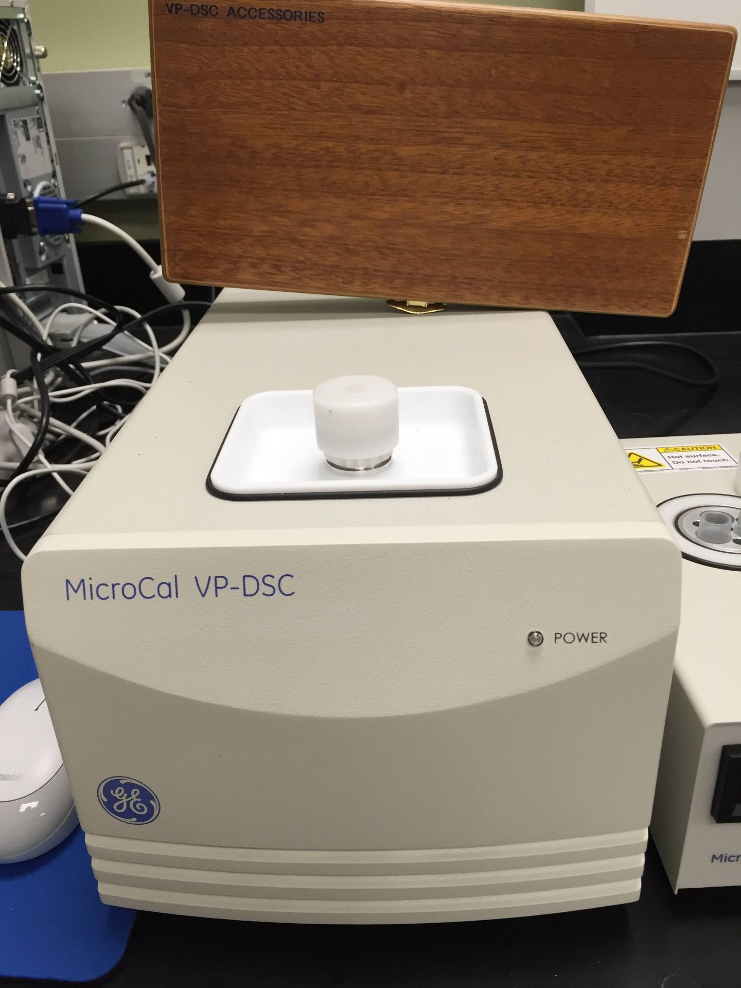GE Healthcare MicroCal VP-DSC Microcalorimeter - Image 2 of 7
