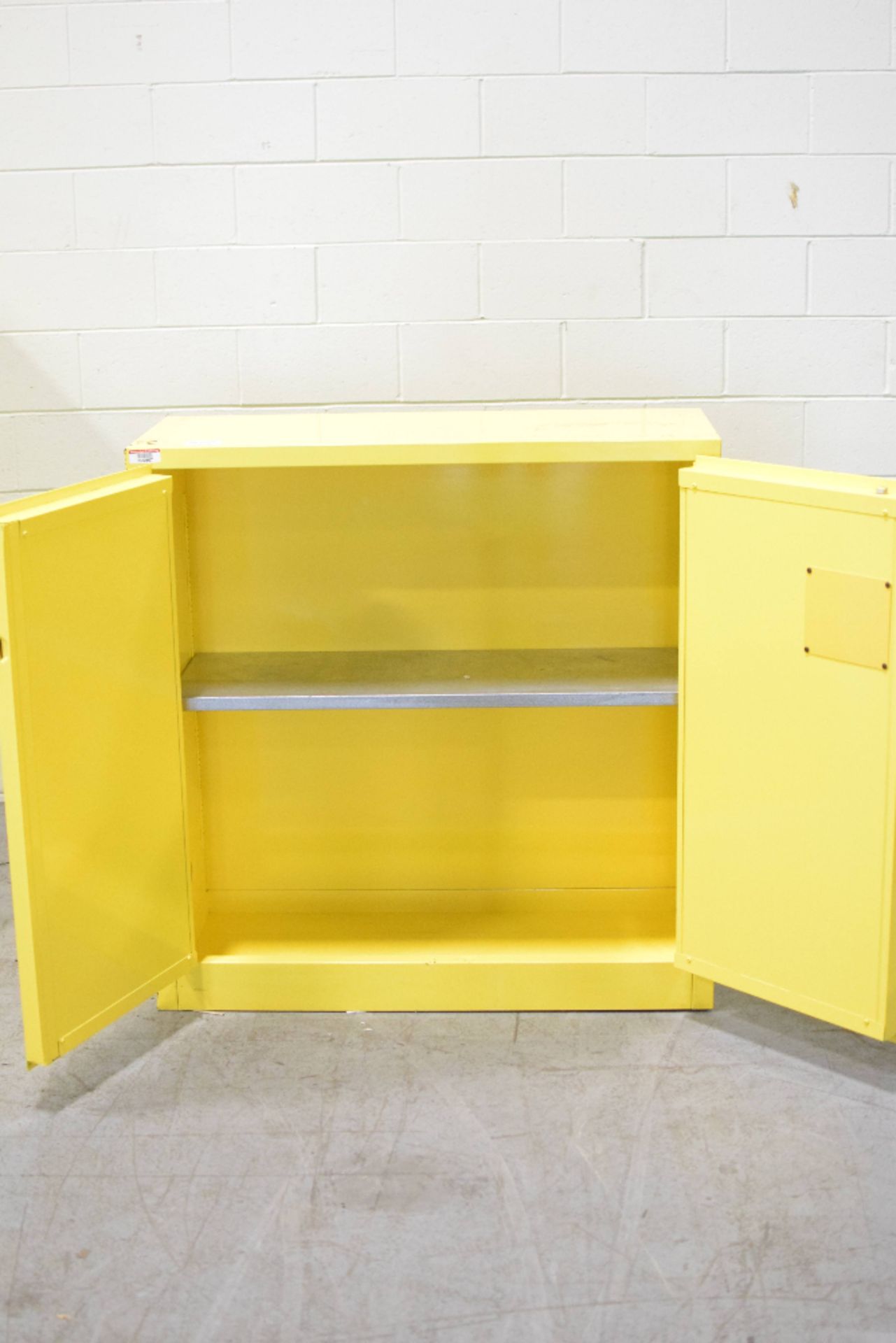 Justrite A130 Flammable Liquid Storage Cabinet - Image 2 of 2