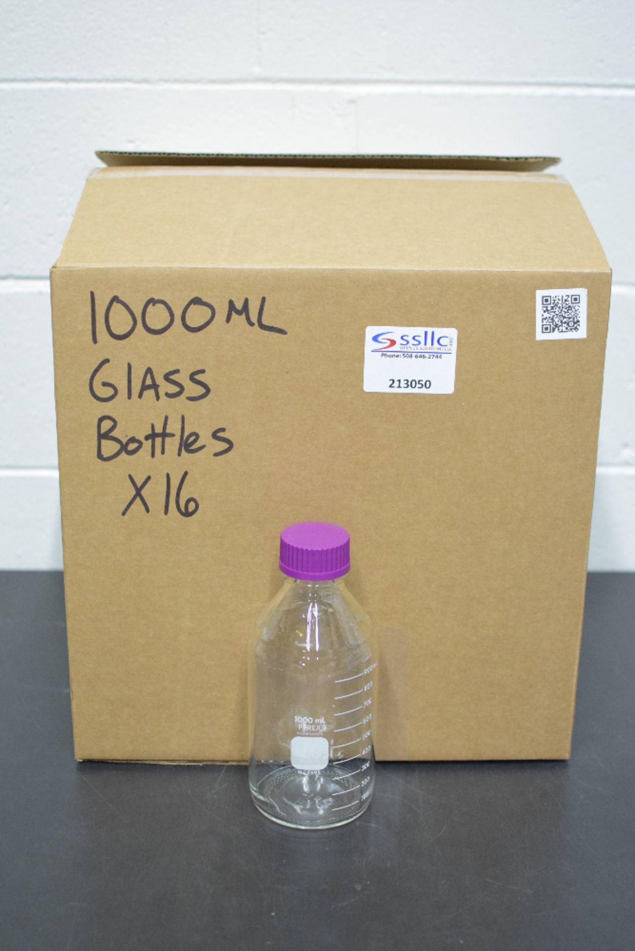 Lot of (16) Pyrex 1000ml Glass Bottles