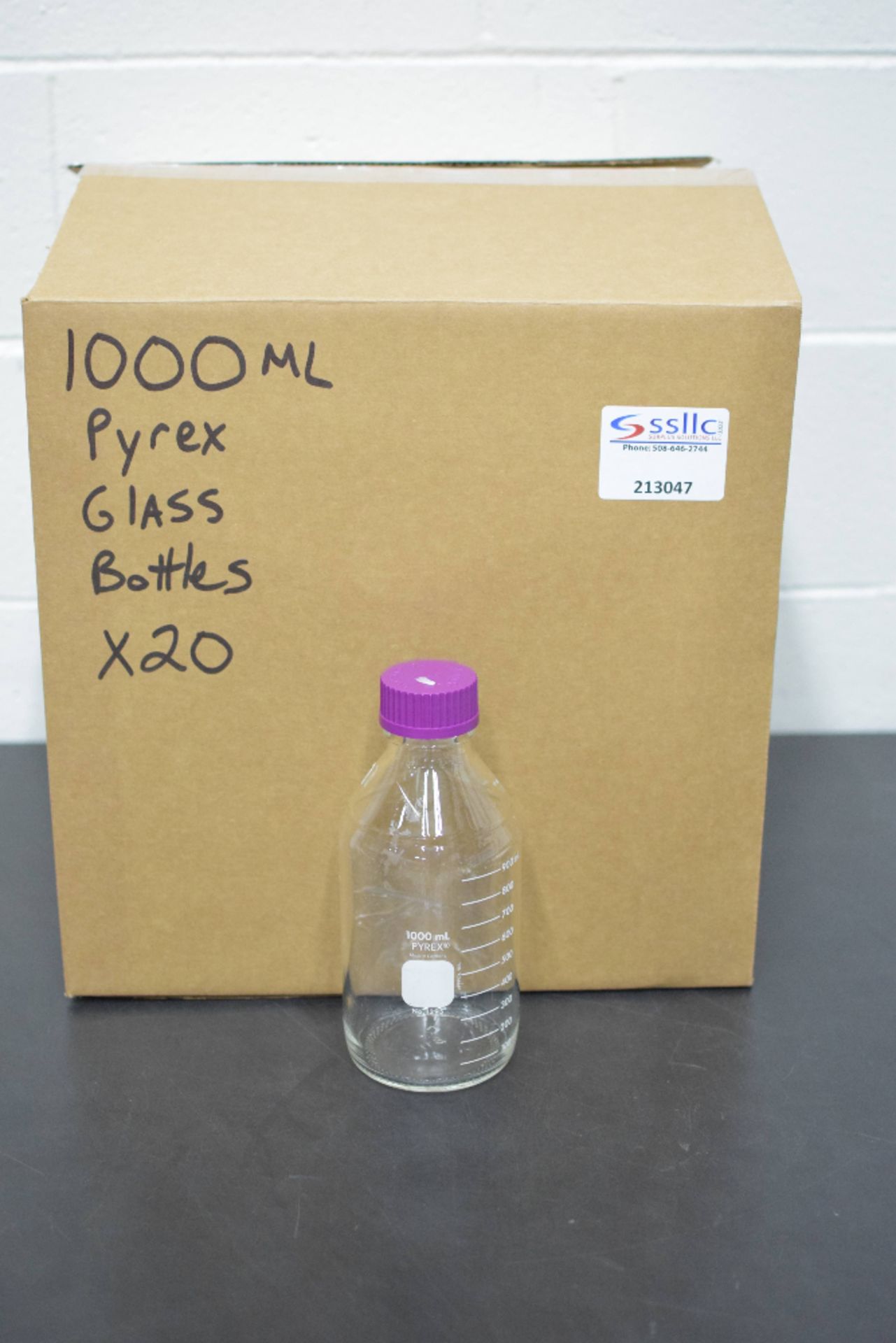 Lot of (20) Pyrex 1000ml Glass Bottles