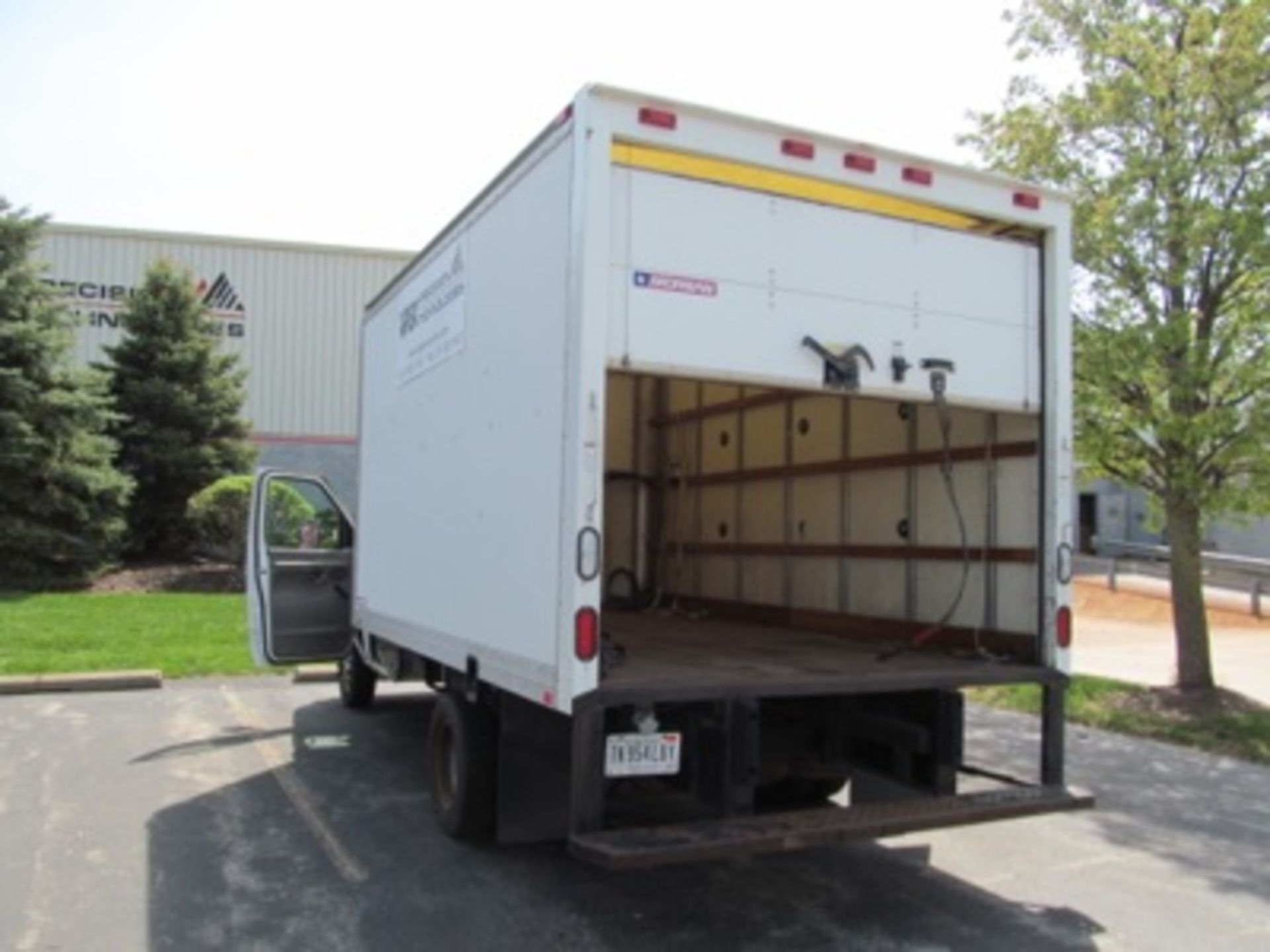 2006 Ford F350, 13' Bobtail Van Truck, Gas Fuel w/ Fiberglass Top; Miles: 57,759; Lic# TK954LBY; - Image 3 of 4