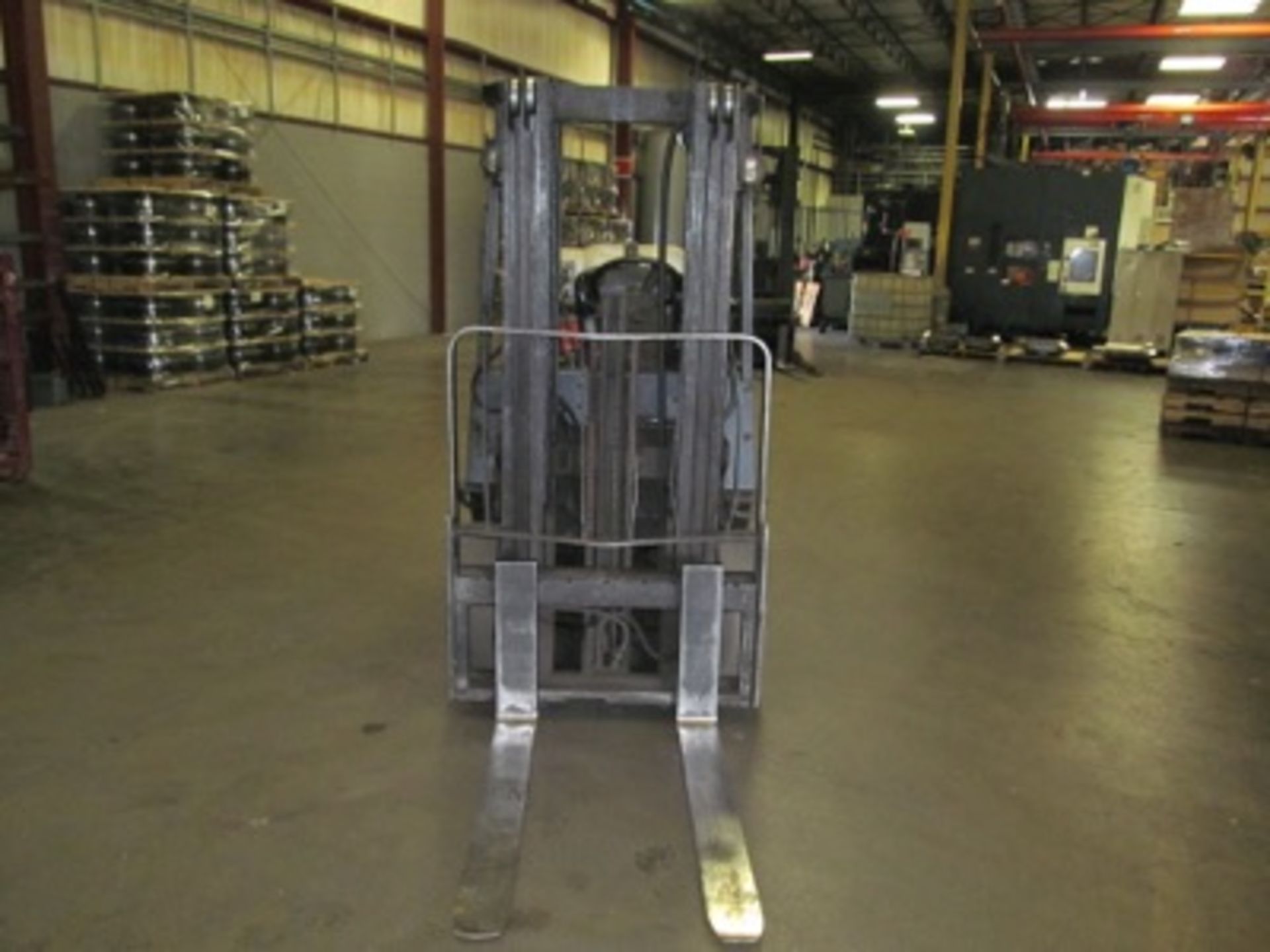 2005 Toyota mod. 42-5FGCU25, 4500lb. LPG Forklift, 3-Stage Mast w/ Side Shift, Hard Tire, Hrs: 15, - Image 3 of 6