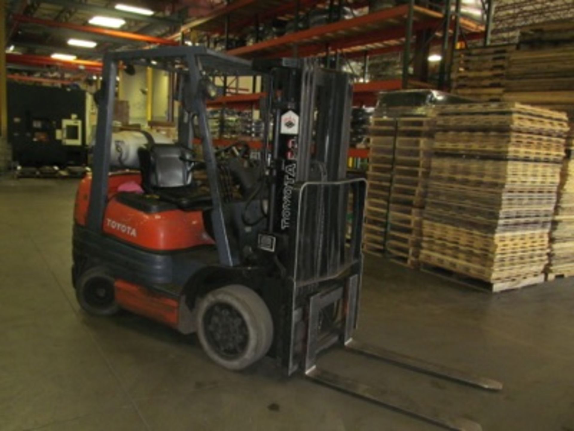 2005 Toyota mod. 42-5FGCU25, 4500lb. LPG Forklift, 3-Stage Mast w/ Side Shift, Hard Tire, Hrs: 15, - Image 2 of 6